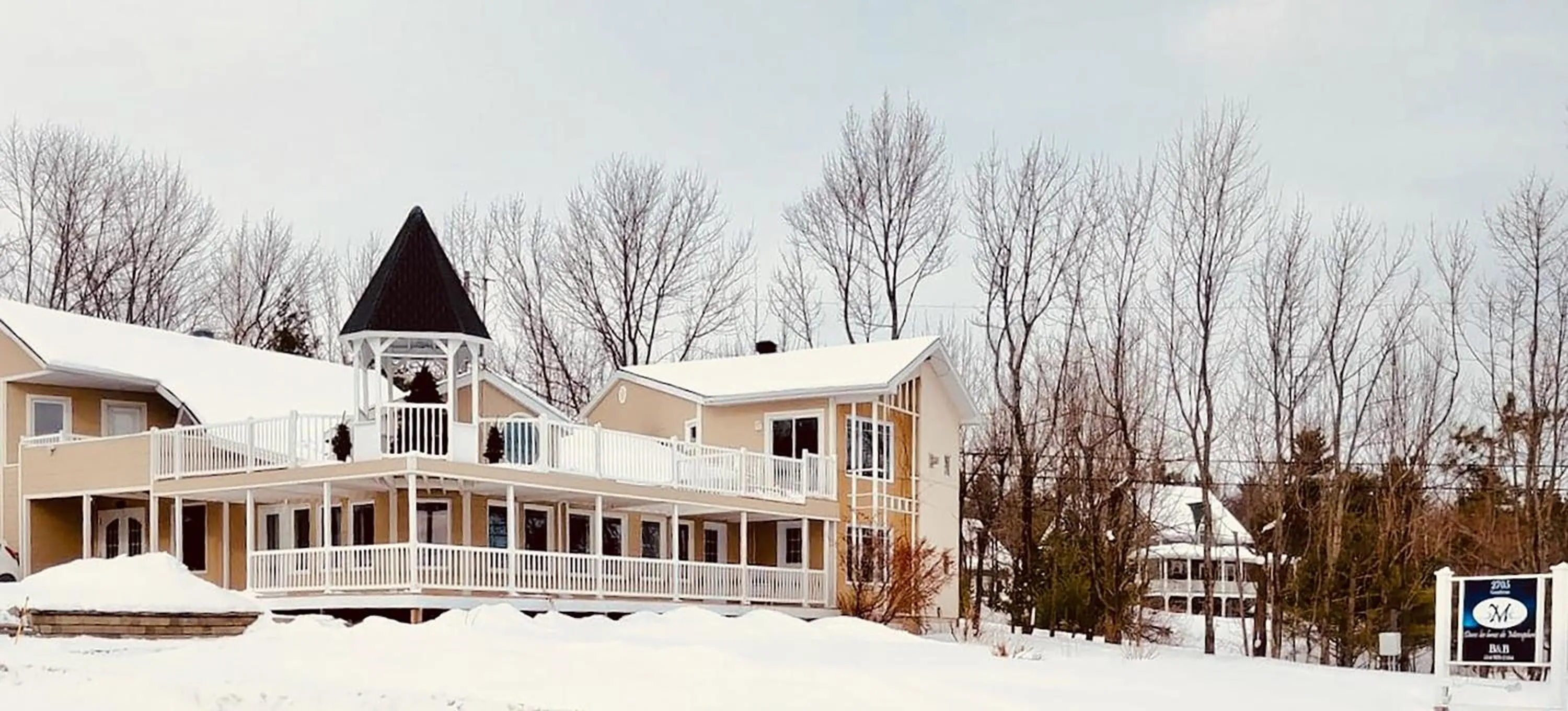 Property building in Dans Les Bras de Memphré