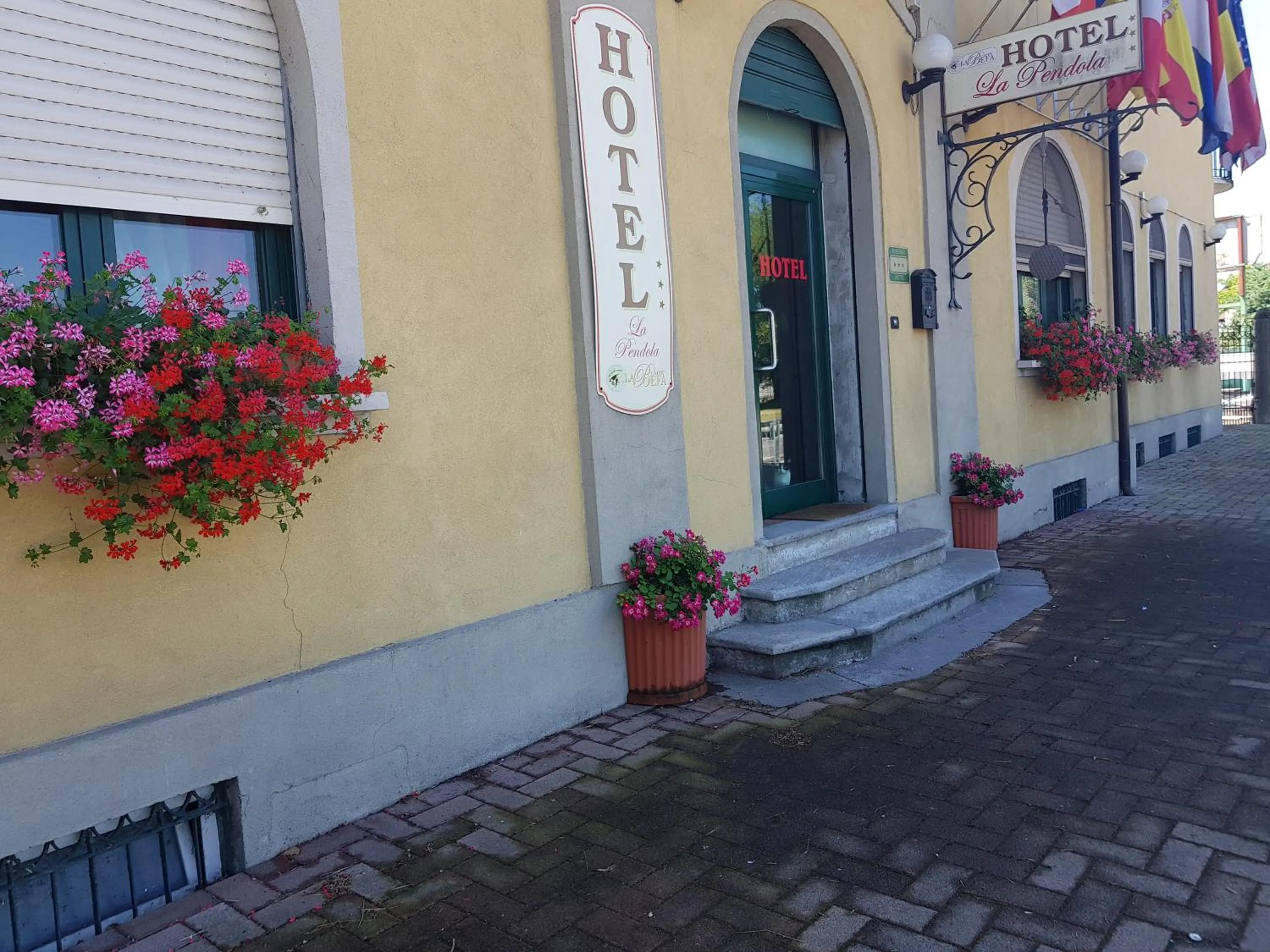 Facade/entrance in Hotel La Pendola