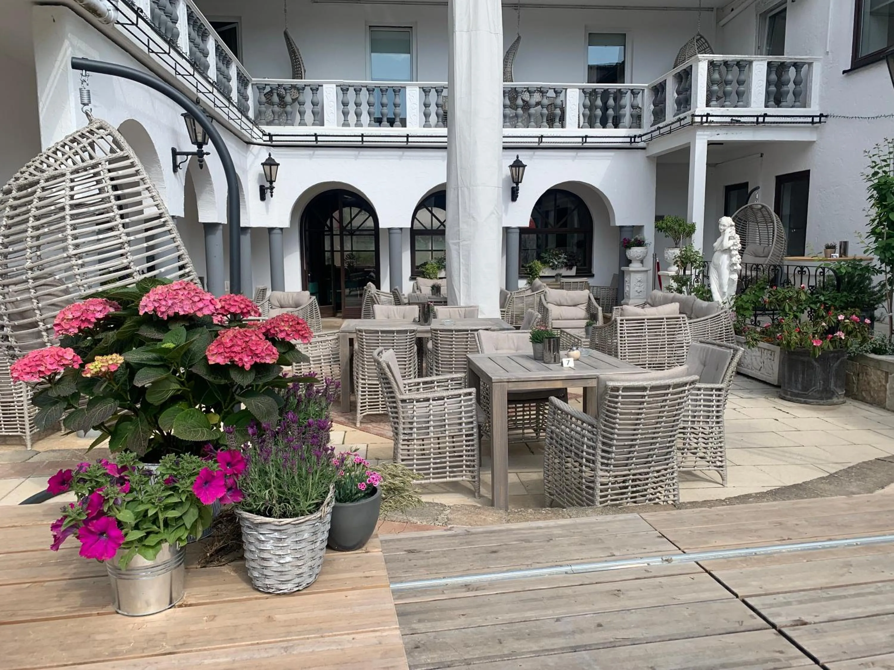 Patio in Boutiquehotel Goldhahn Bio Sport & Wellness