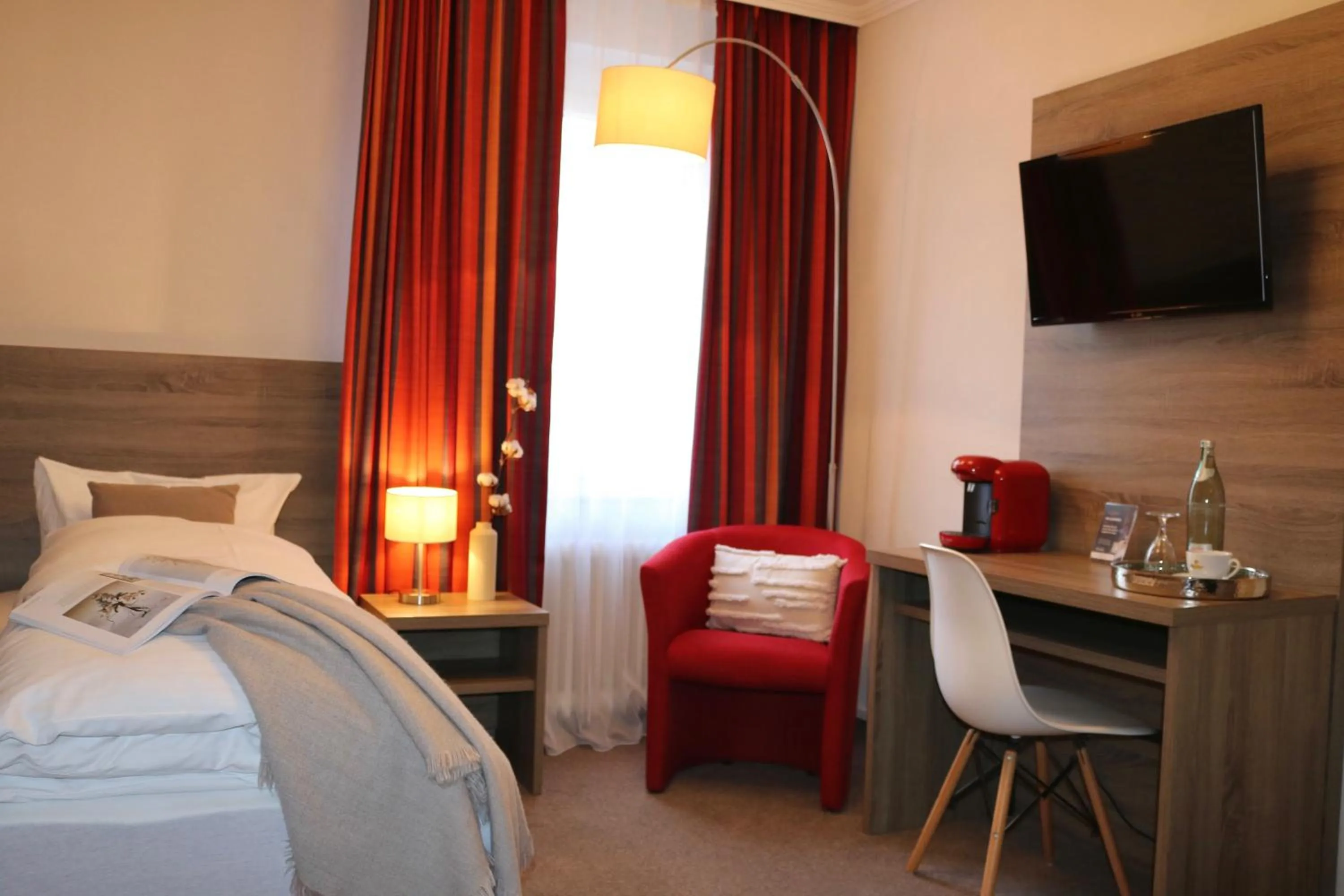 Photo of the whole room, Bed in Hotel Stadt Hamburg