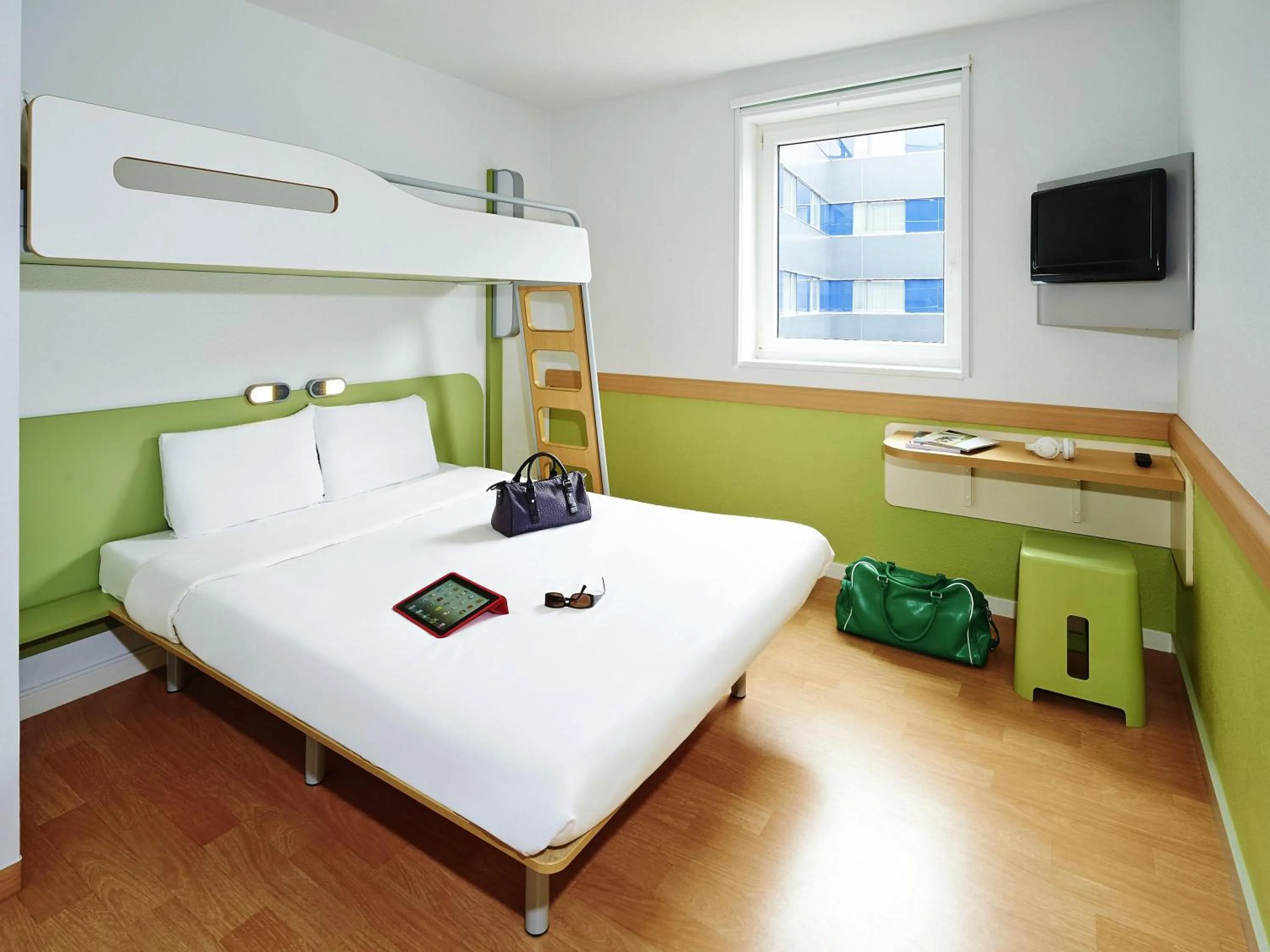 Bedroom, Bed in Ibis Budget Vélizy