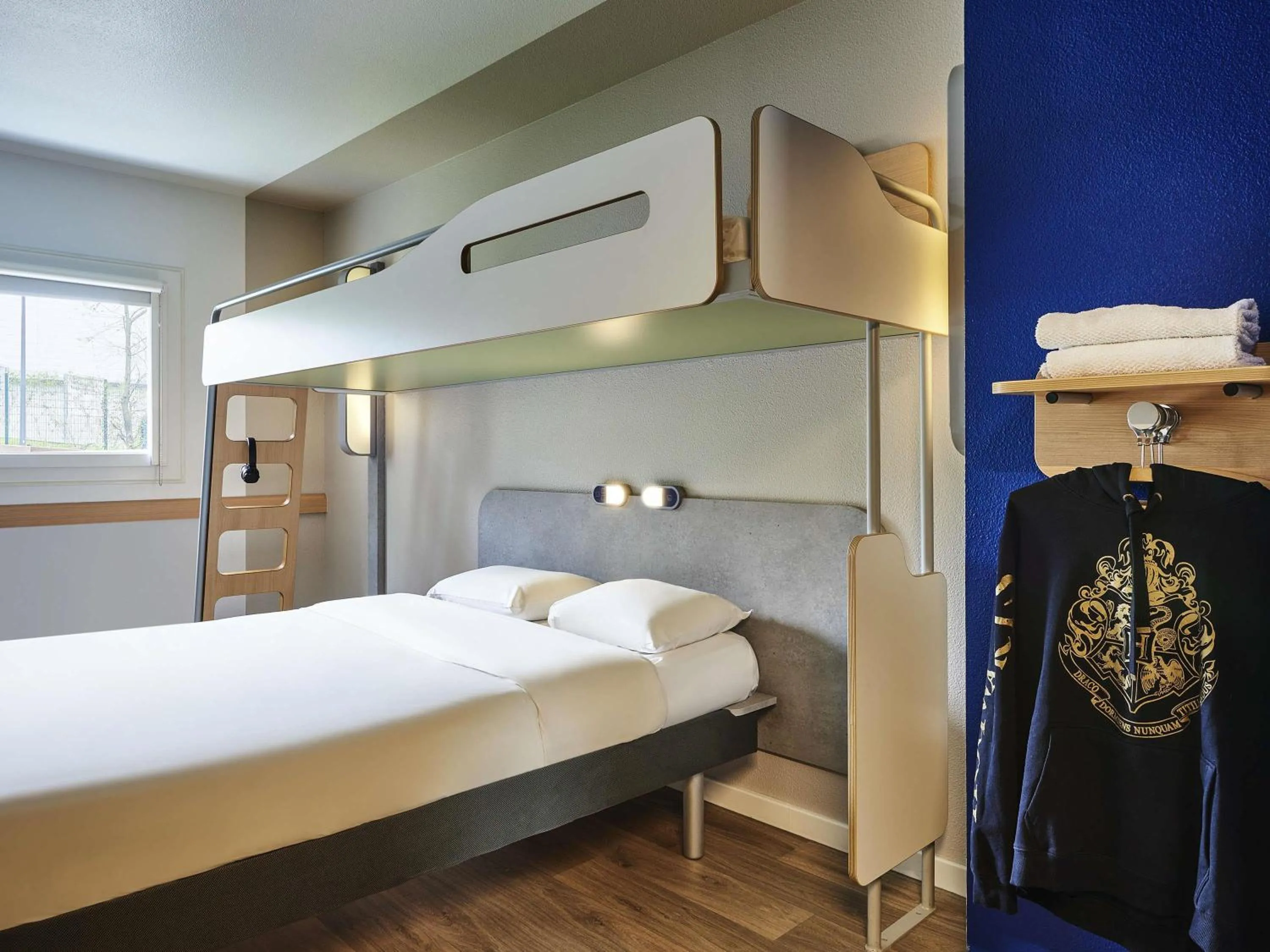 Bedroom, Bed in Ibis Budget Vélizy