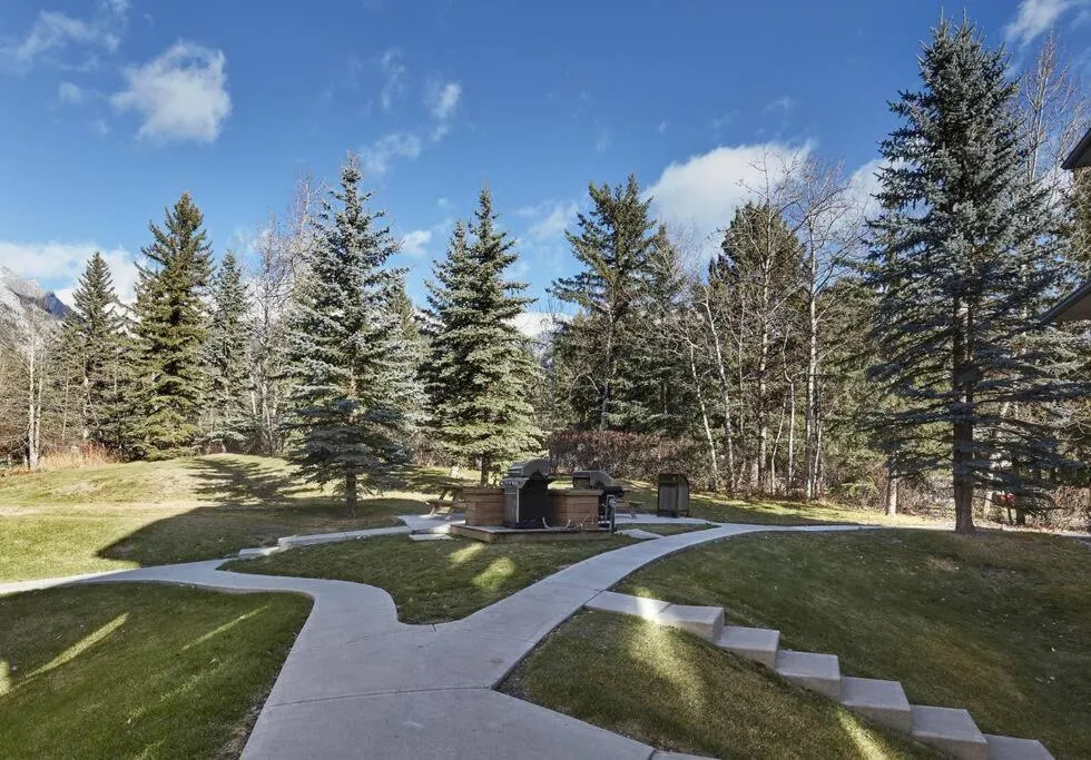 Mountain Gate - Pet Friendly 2BR w Mountain Views and open hot tub