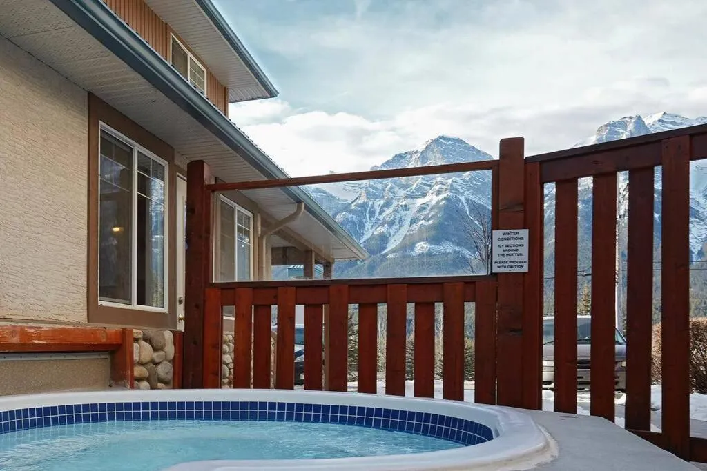 Mountain Gate - Pet Friendly 2BR w Mountain Views and open hot tub