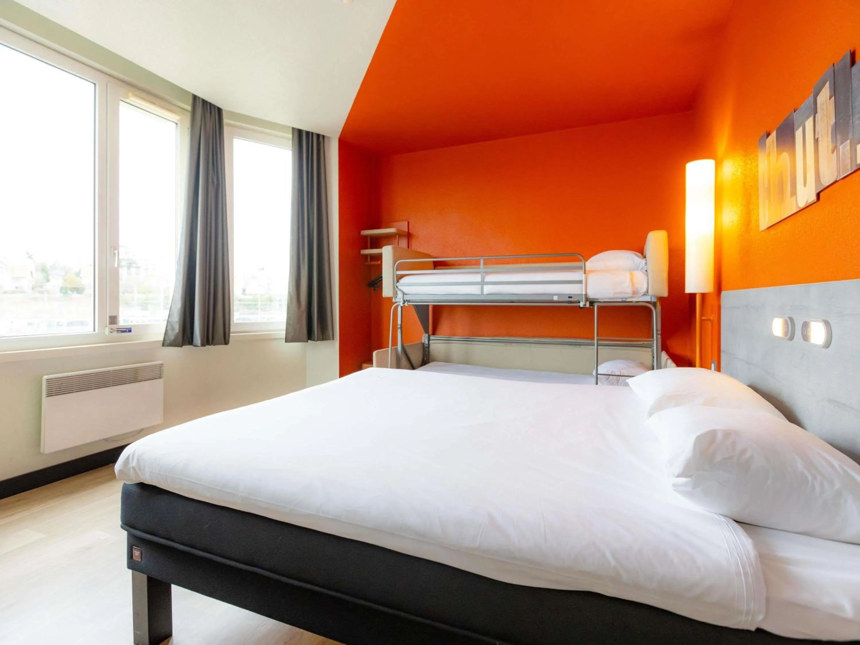 Bedroom, Bed in ibis budget Besançon Centre Gare