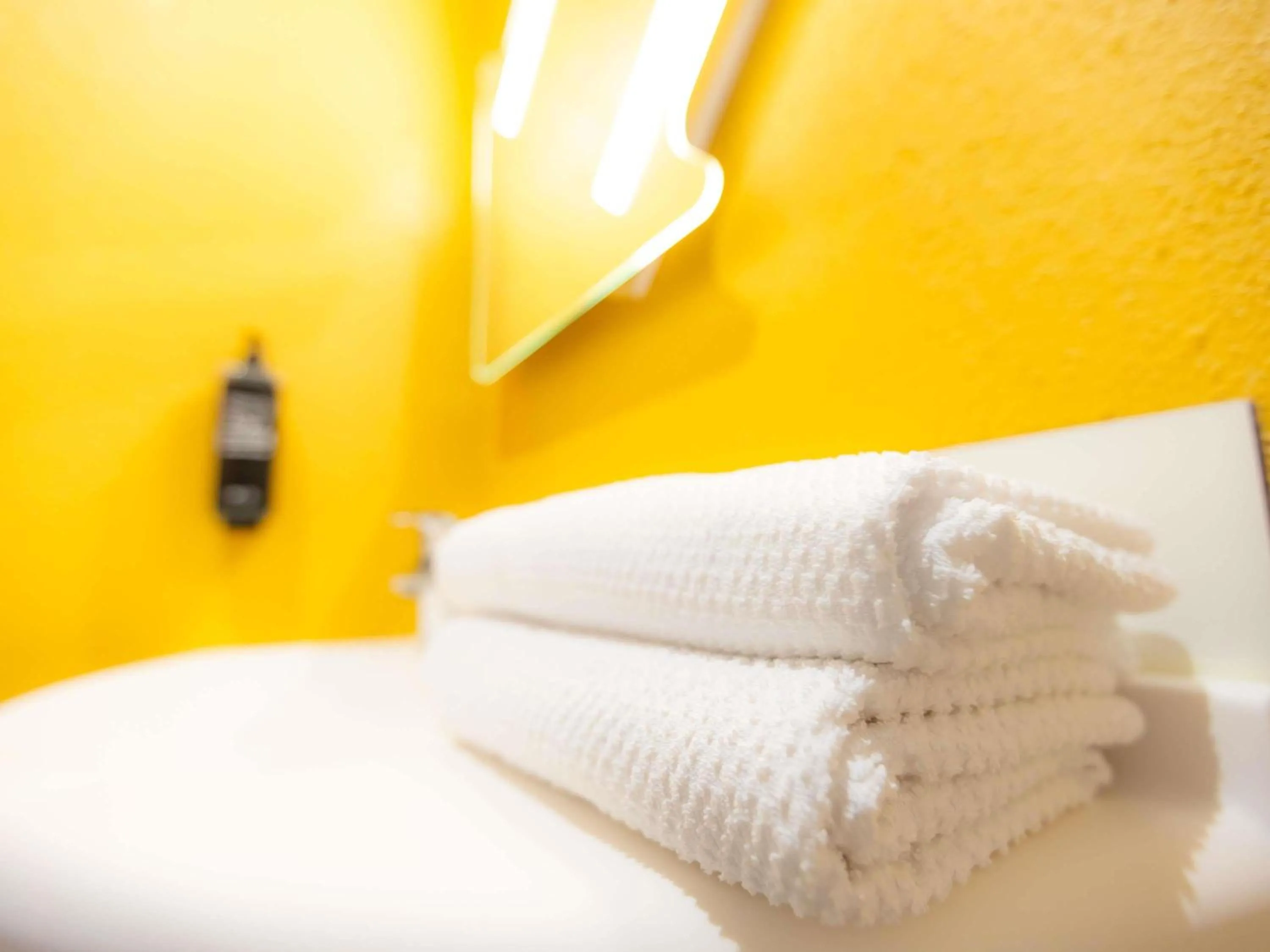 Bedroom, Bed in ibis budget Besançon Centre Gare