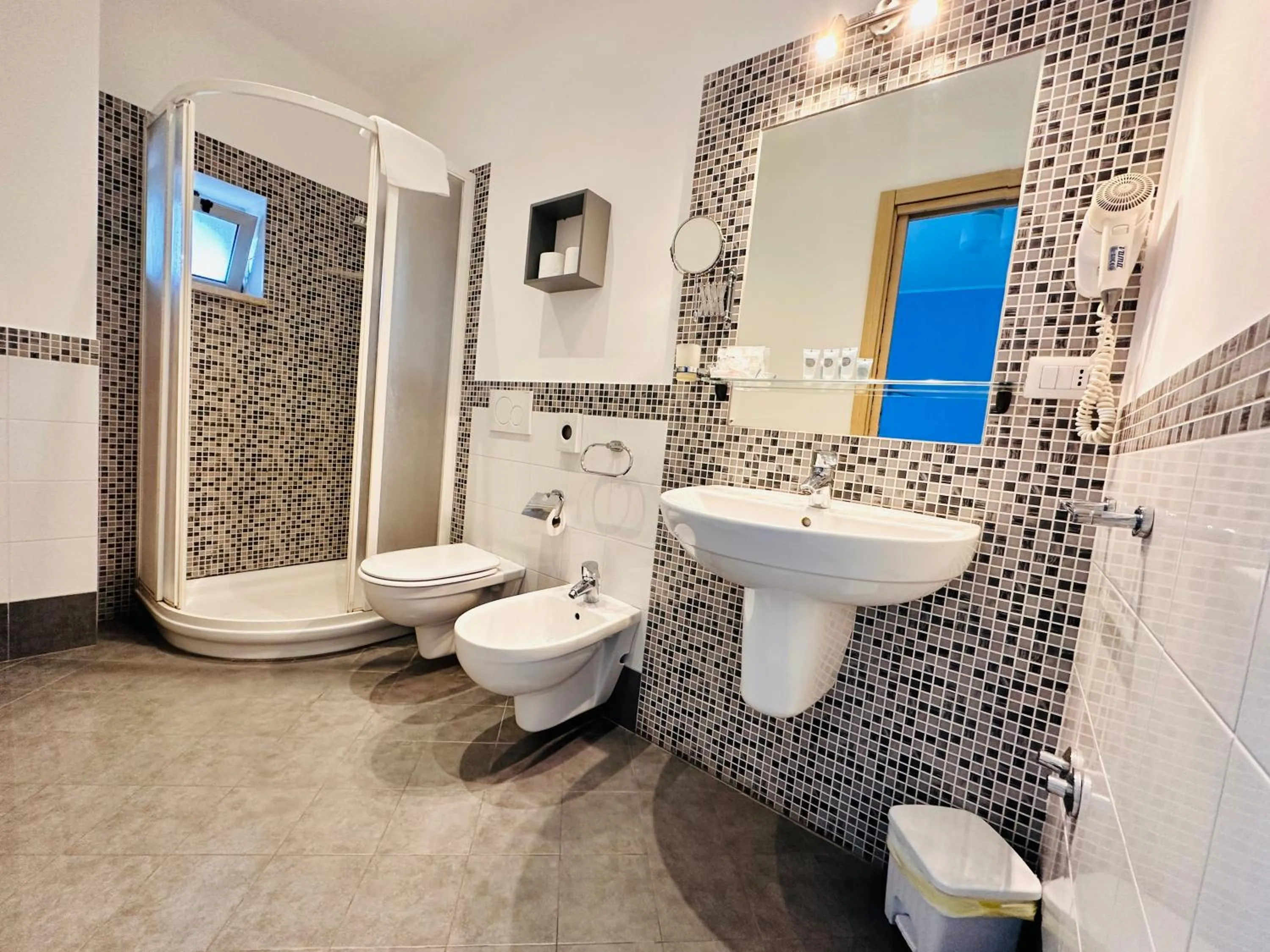 Shower in Maniel Beach Hotel