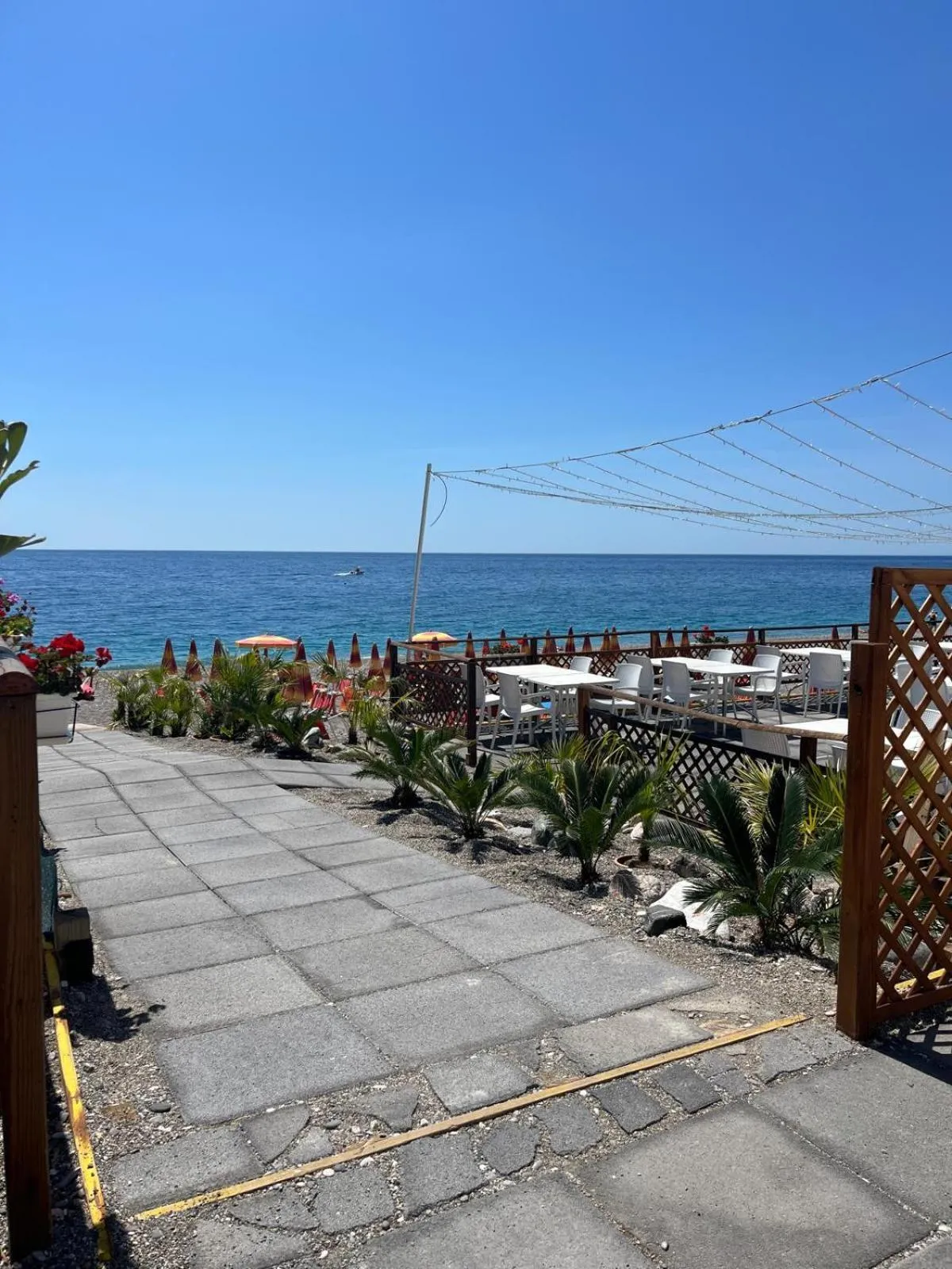 Restaurant/places to eat in Maniel Beach Hotel