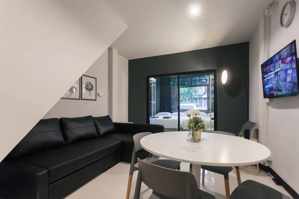 S2 Silom Large room 4-6 guests Full kitchen WIFI