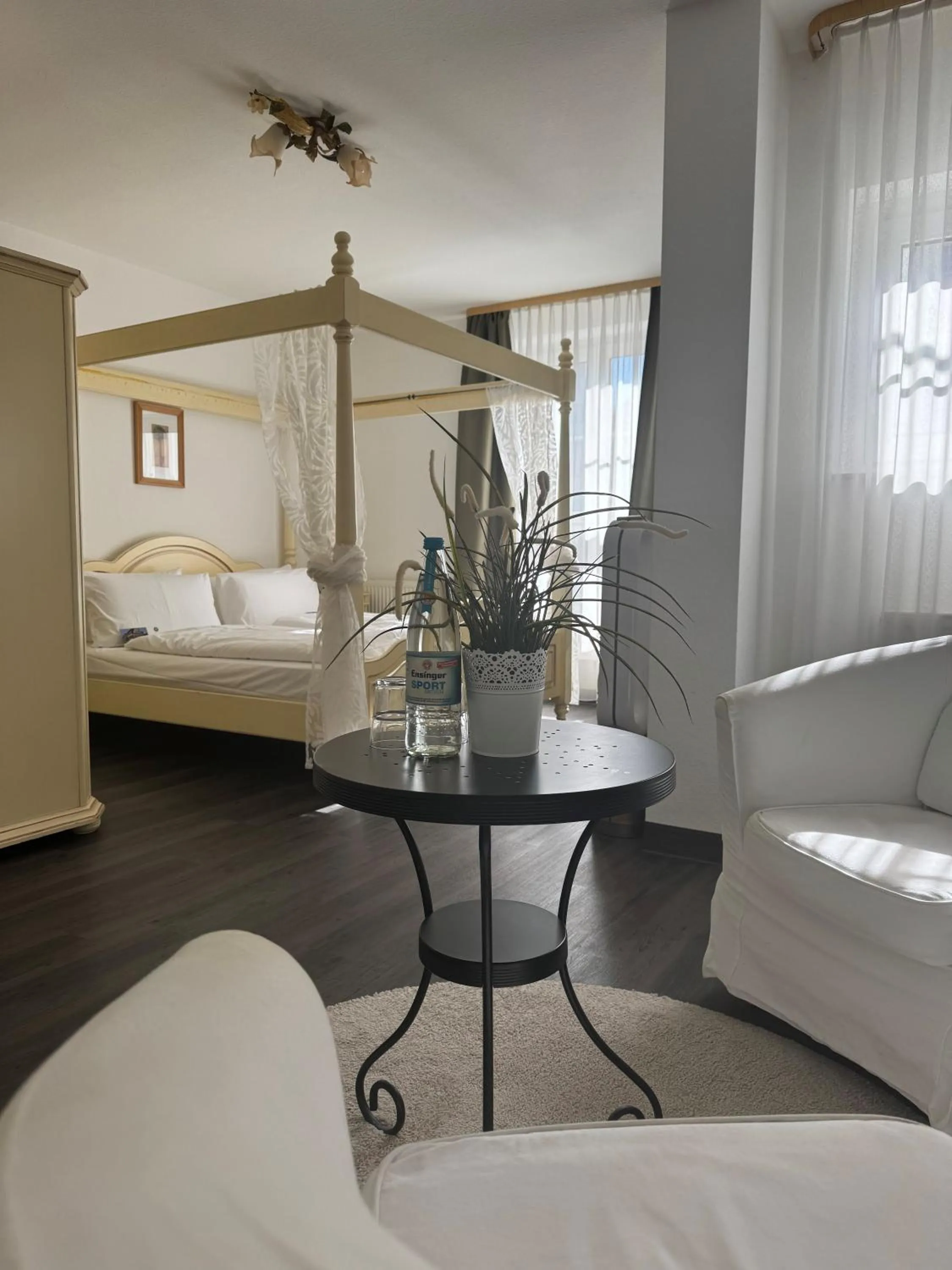 Photo of the whole room, Bed in Flair Hotel Vier Jahreszeiten