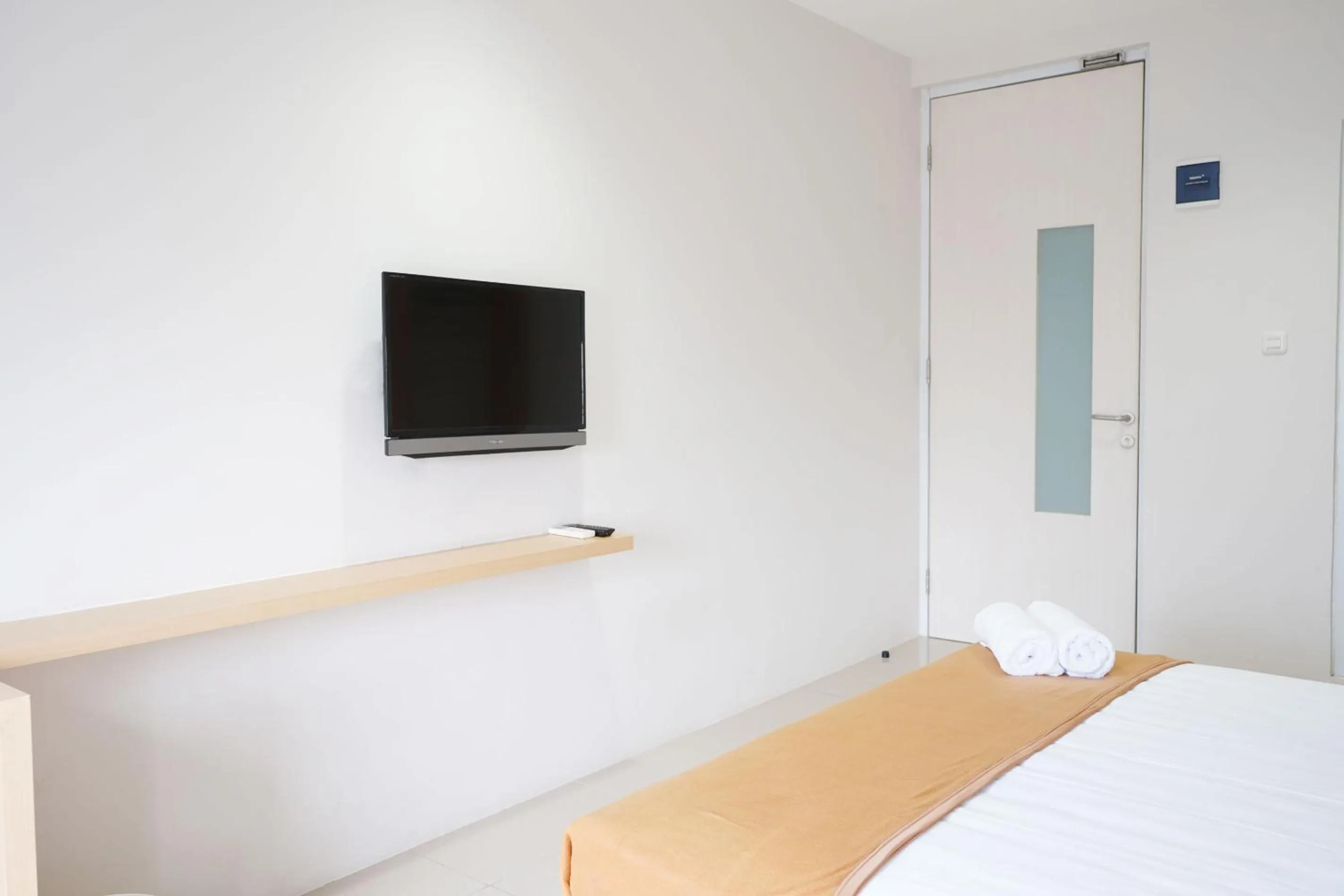 Bed in UROOMS Senayan