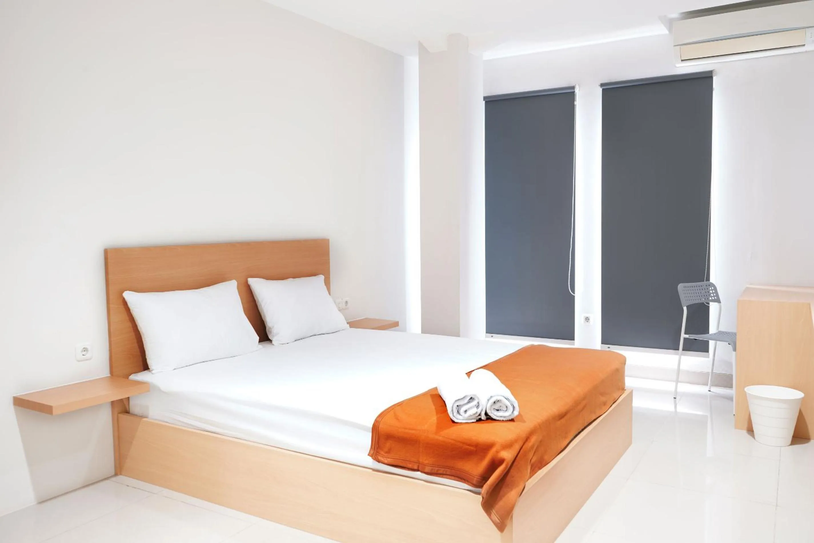 Bed in UROOMS Senayan