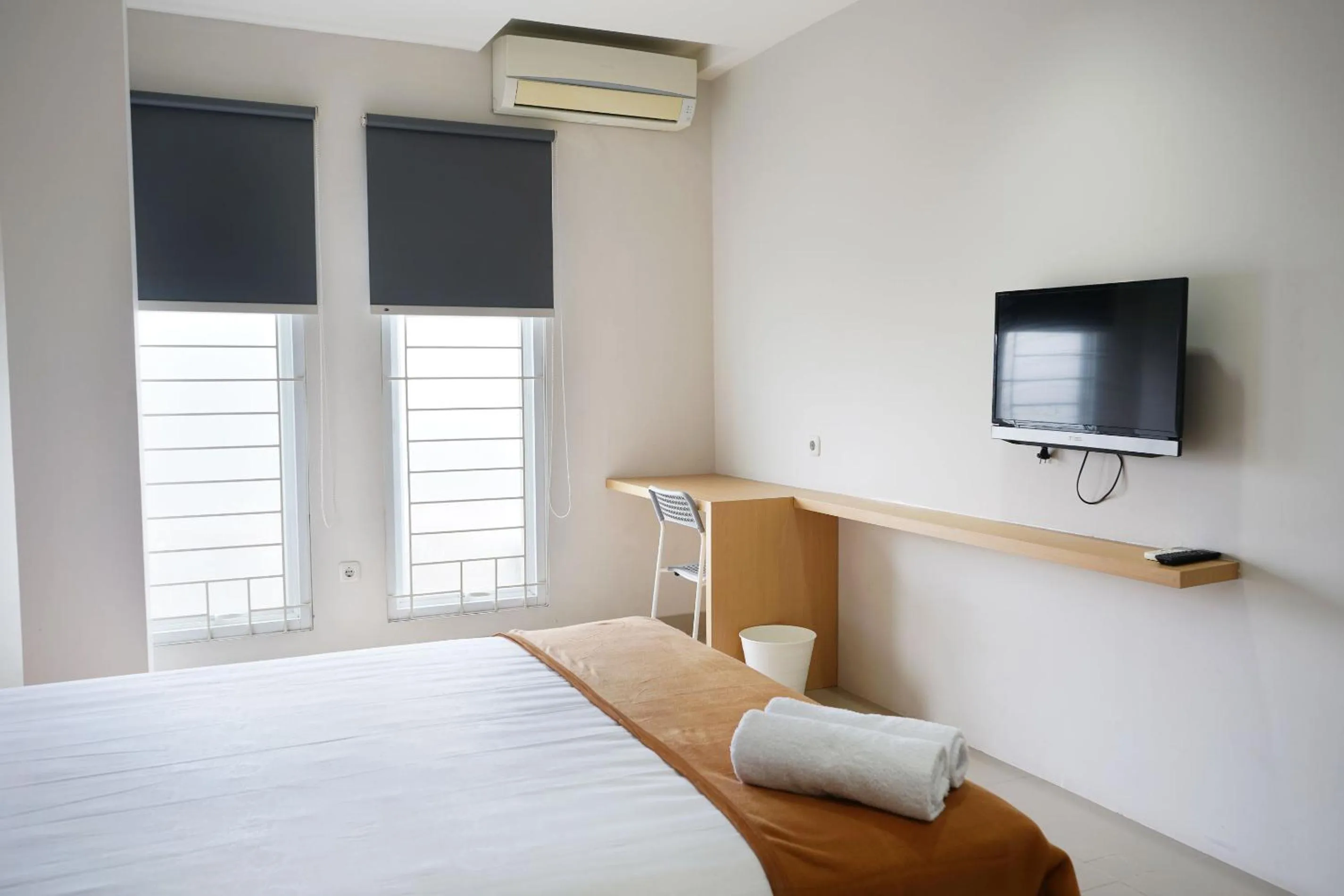 Bed in UROOMS Senayan