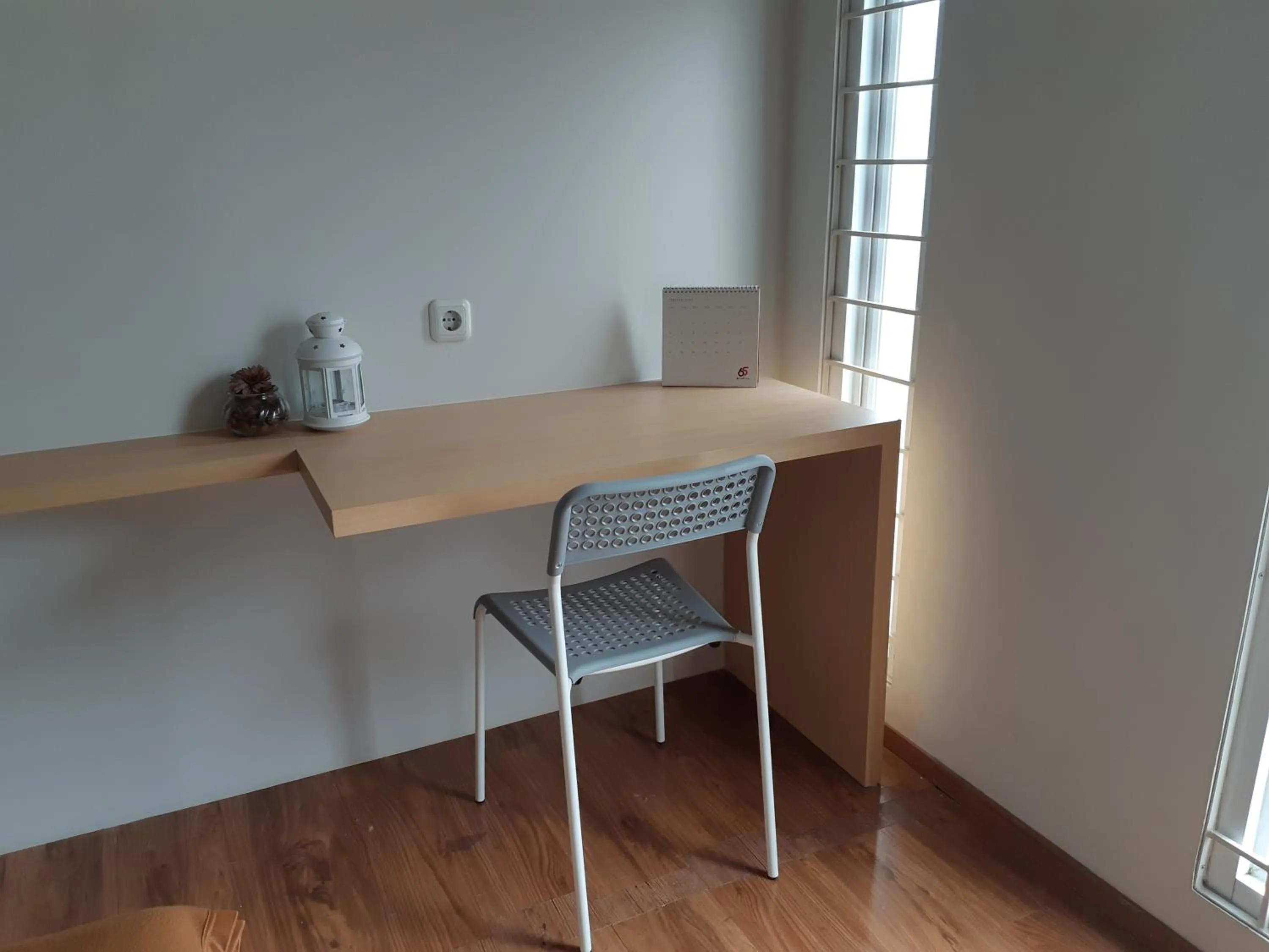 Seating area in UROOMS Senayan