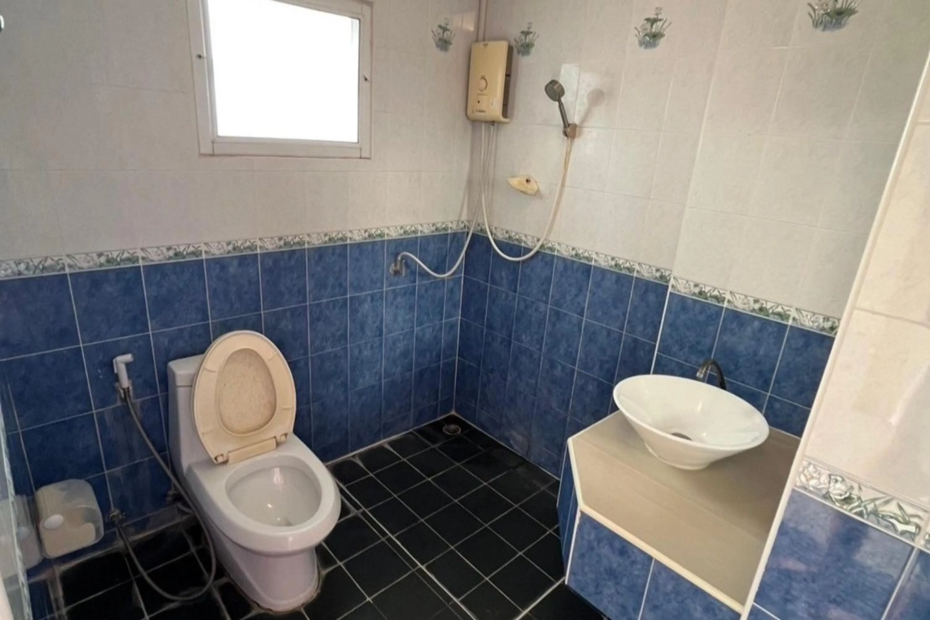 Bathroom in Chompoo Inn