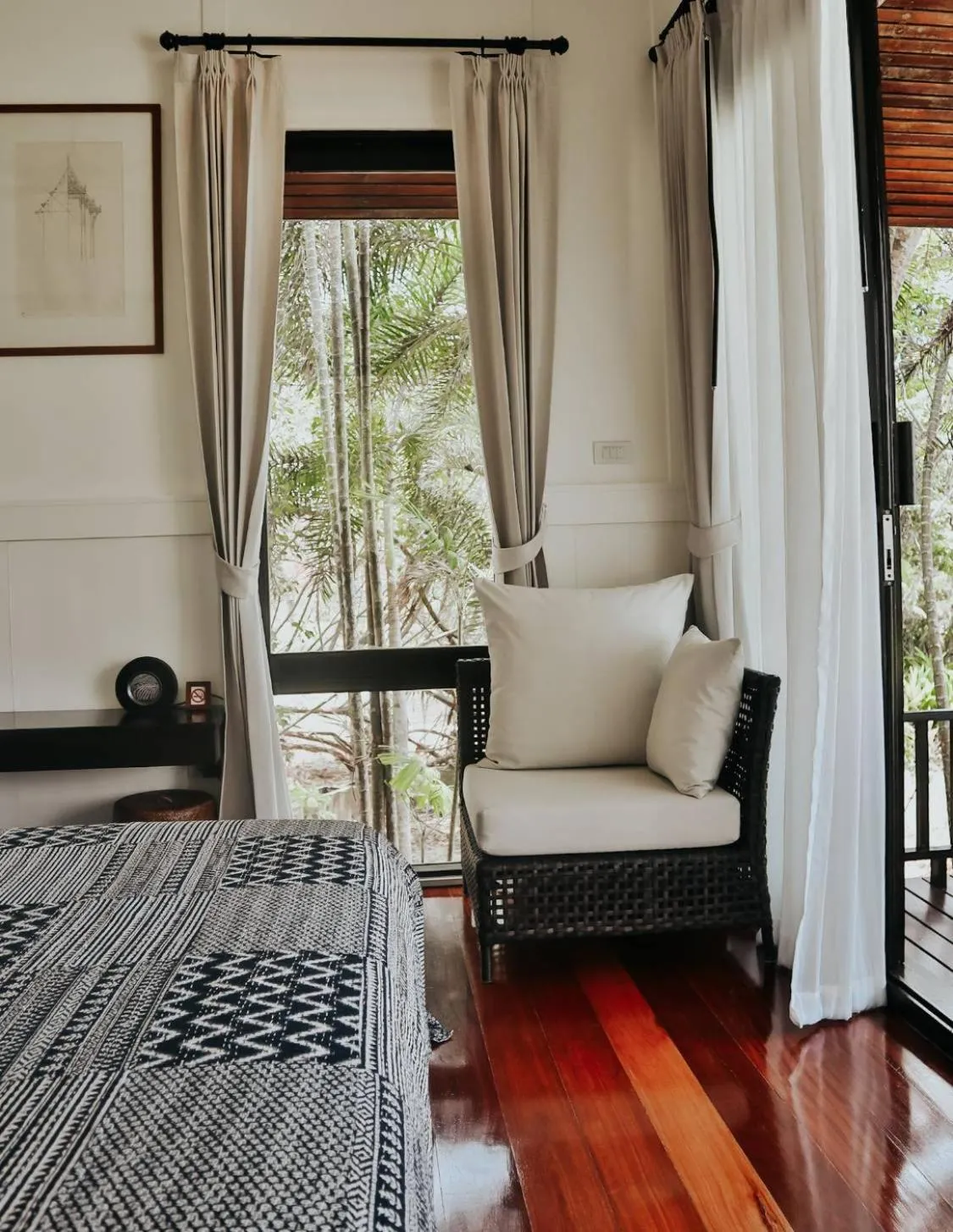 Seating area, Bed in Shantaa Resort, Kohkood