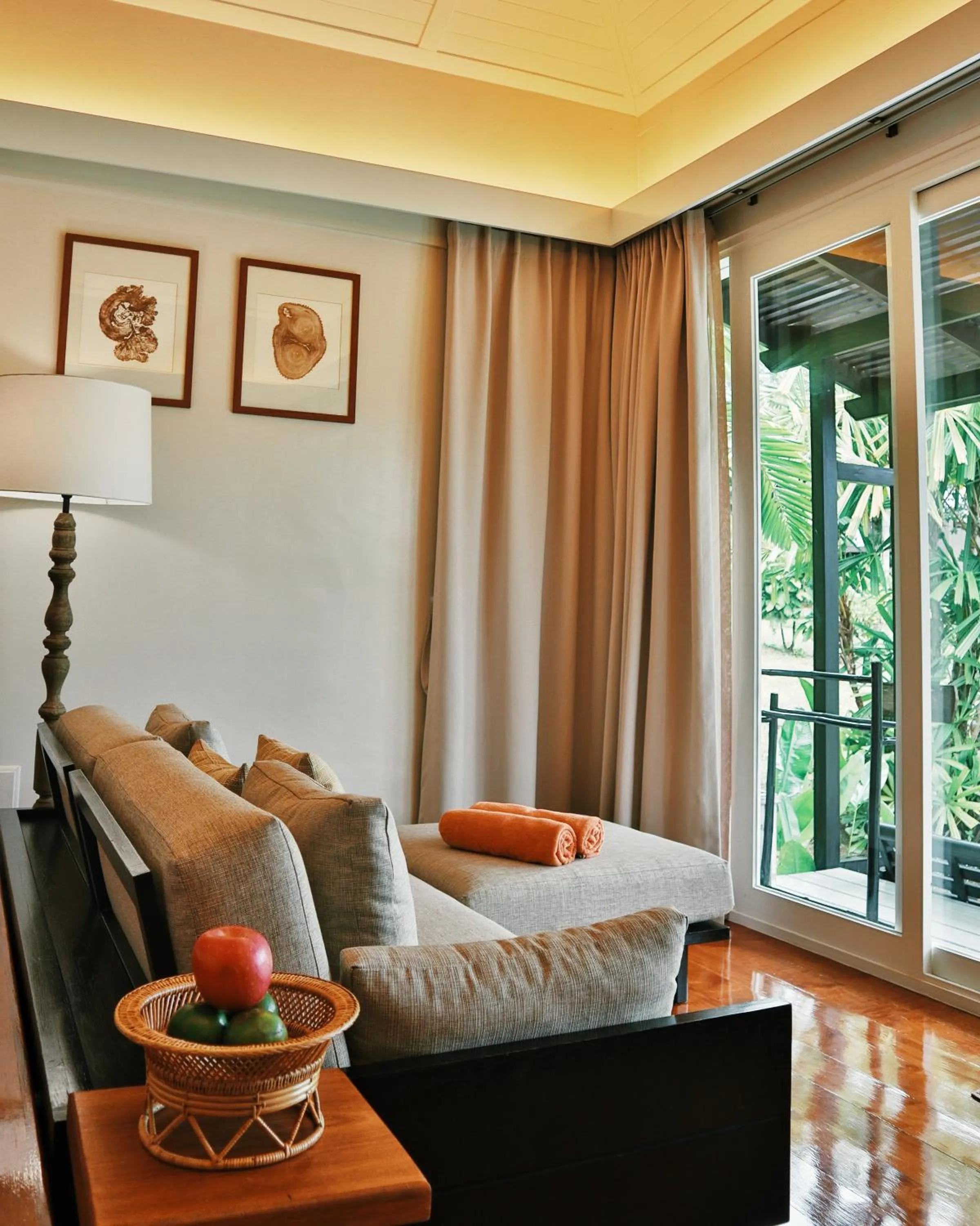 Living room, Bed in Shantaa Resort, Kohkood