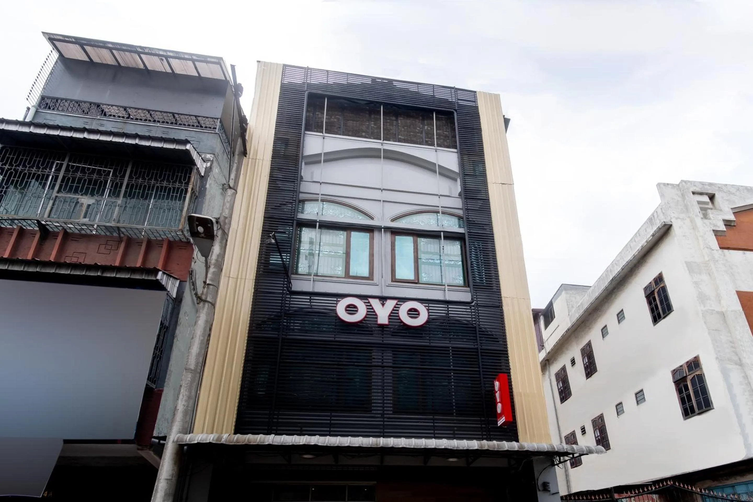 Facade/entrance in Hotel O Festive Inn