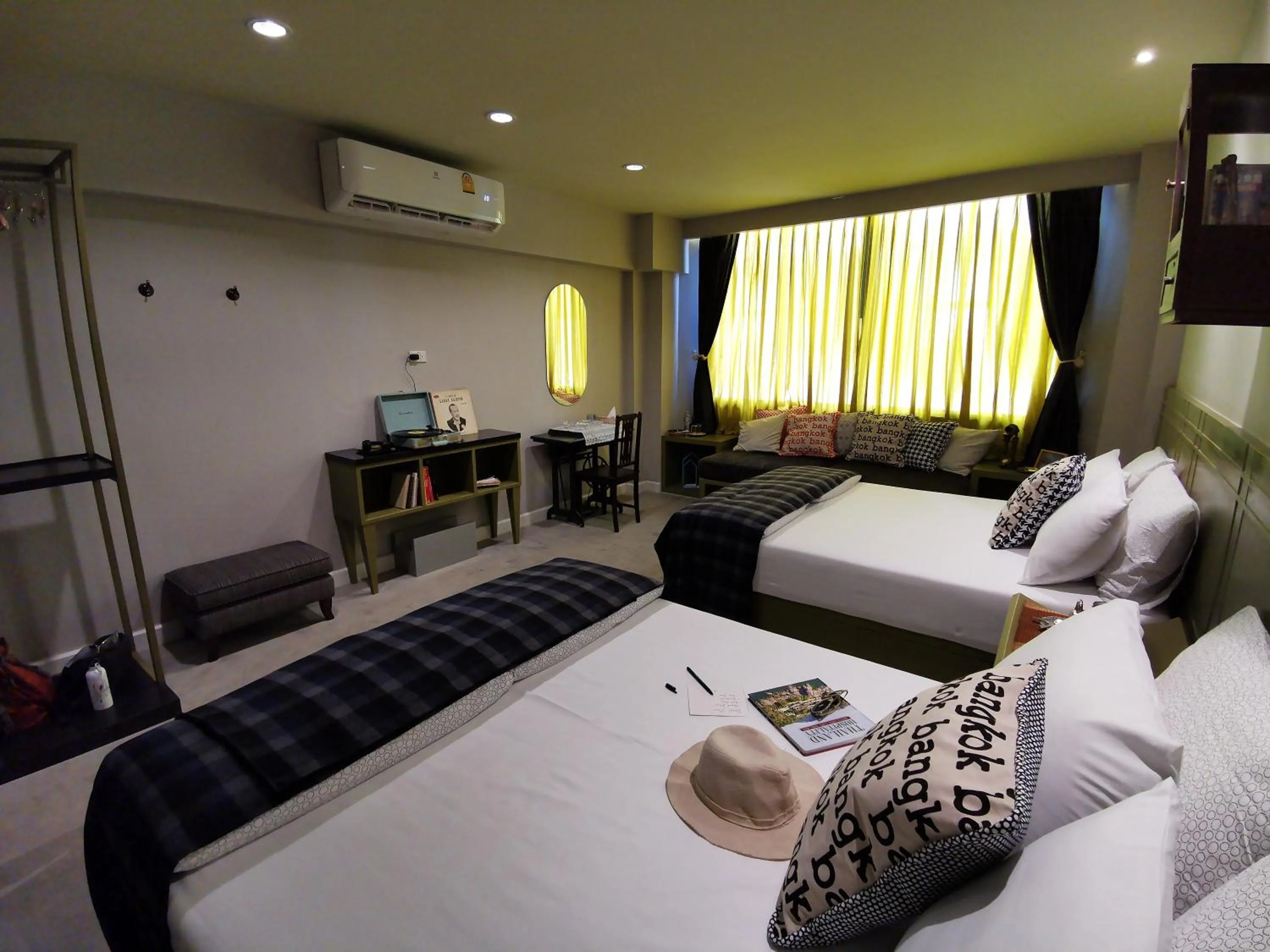 Bedroom, Bed in Chomm House