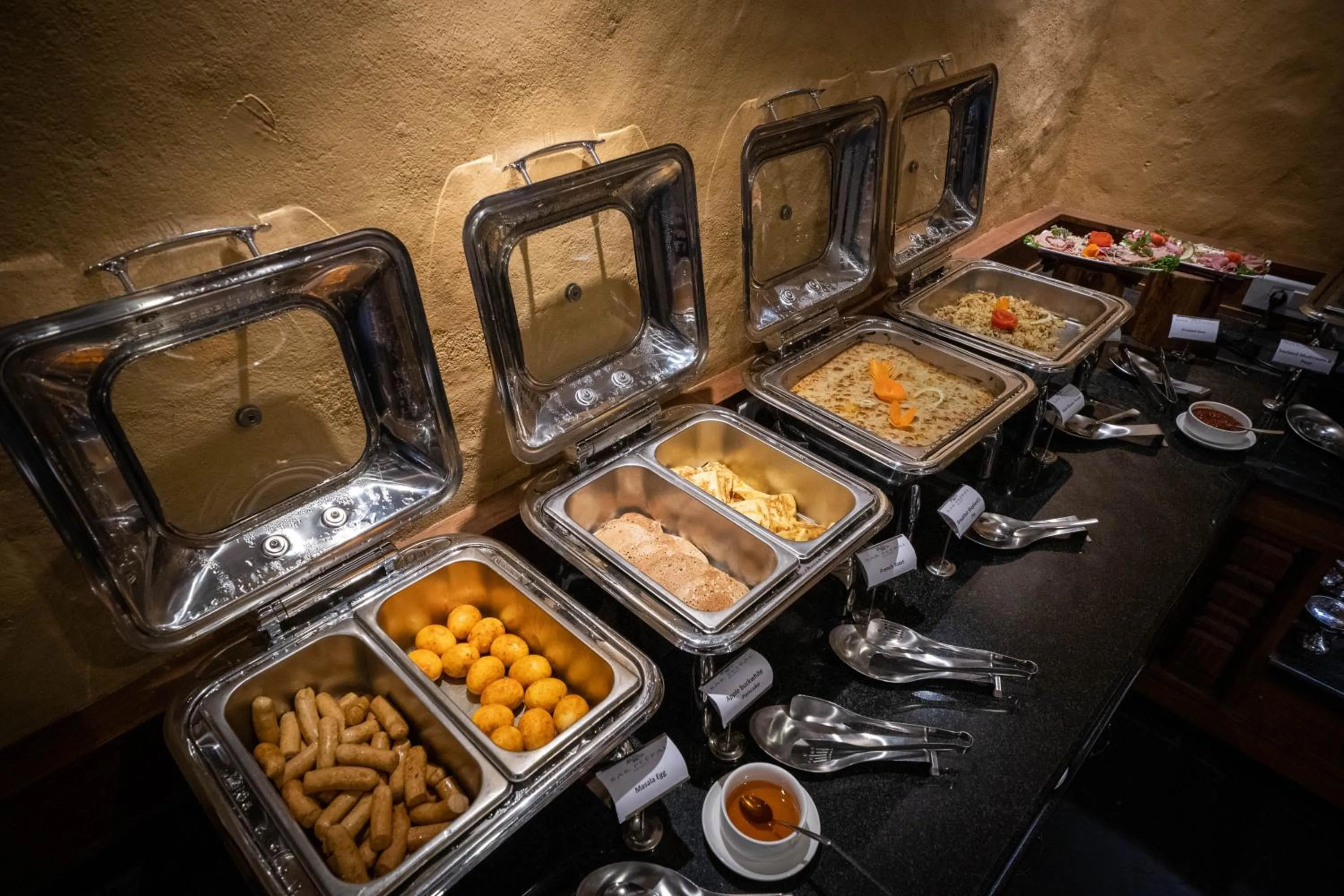 Buffet breakfast in Bar Peepal Resort