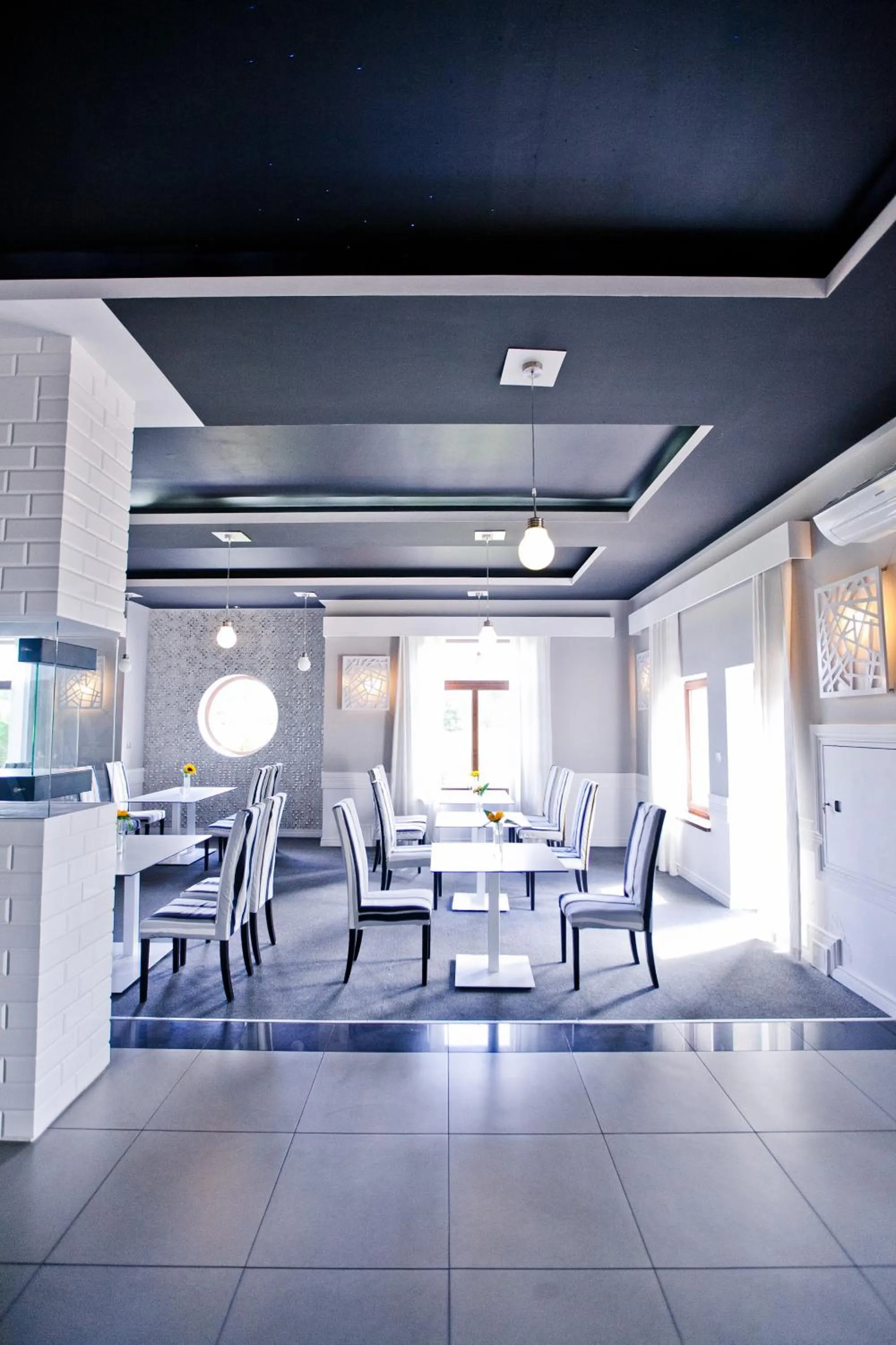 Restaurant/places to eat in Hotel Sulbin