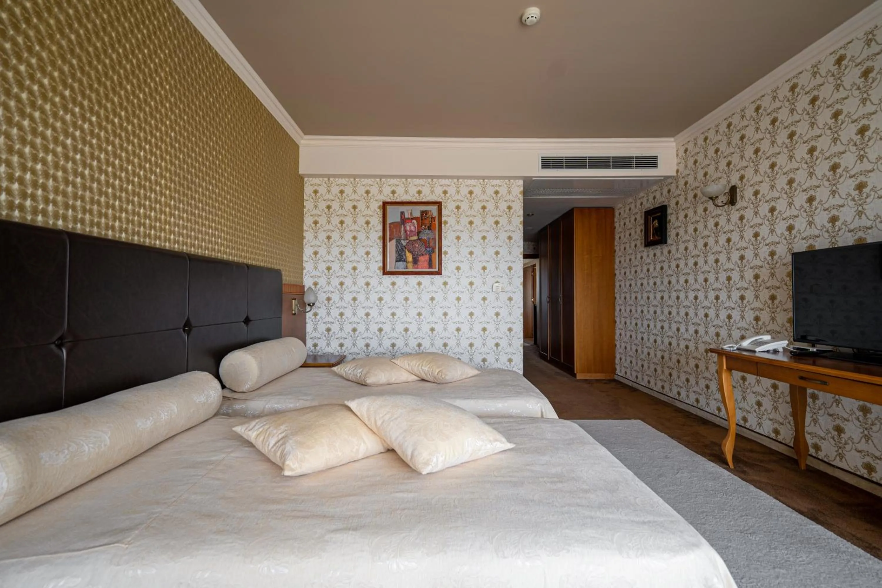 Bed in Hissar Spa Hotel