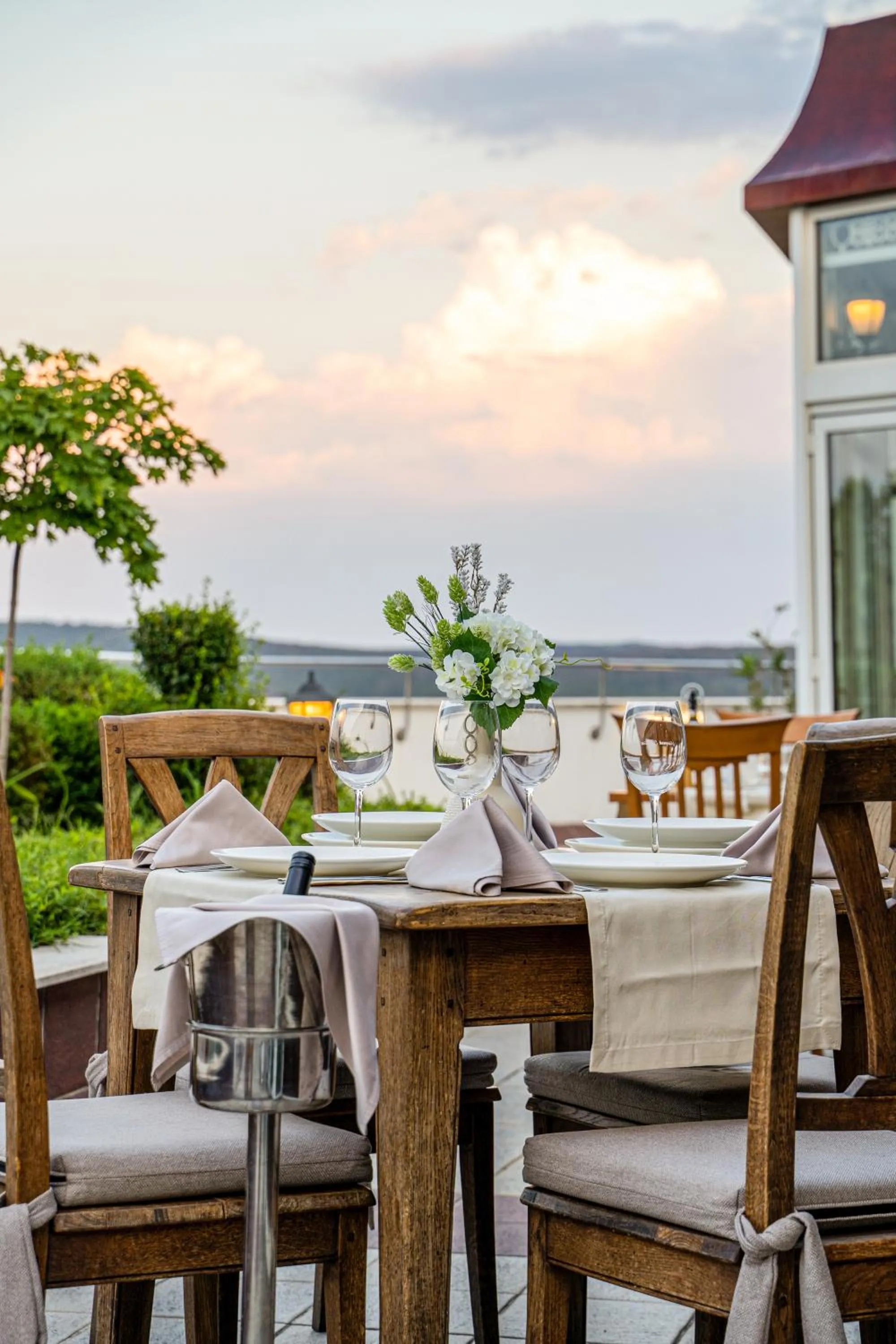 Restaurant/places to eat in Hissar Spa Hotel