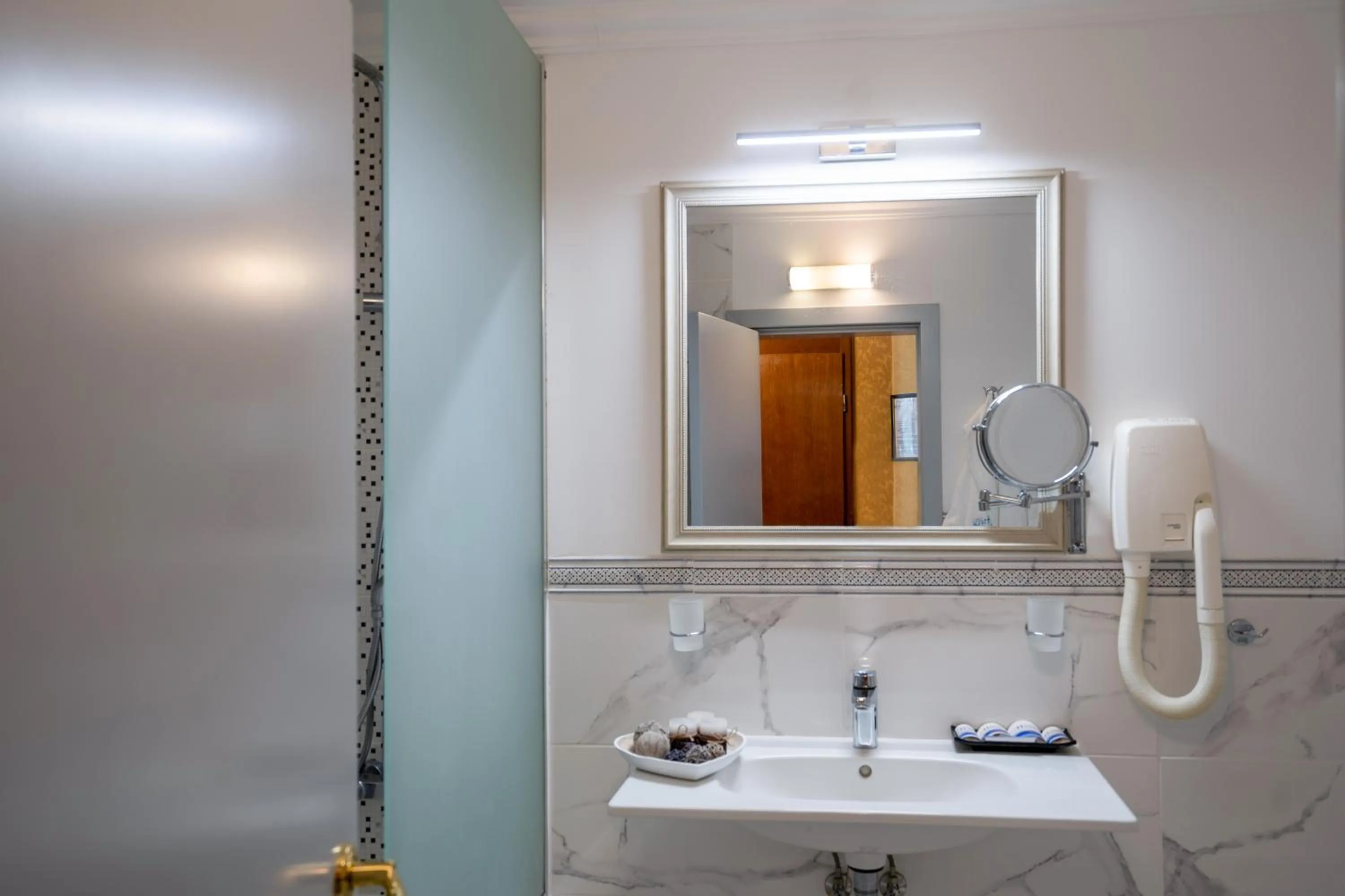 Bathroom in Hissar Spa Hotel