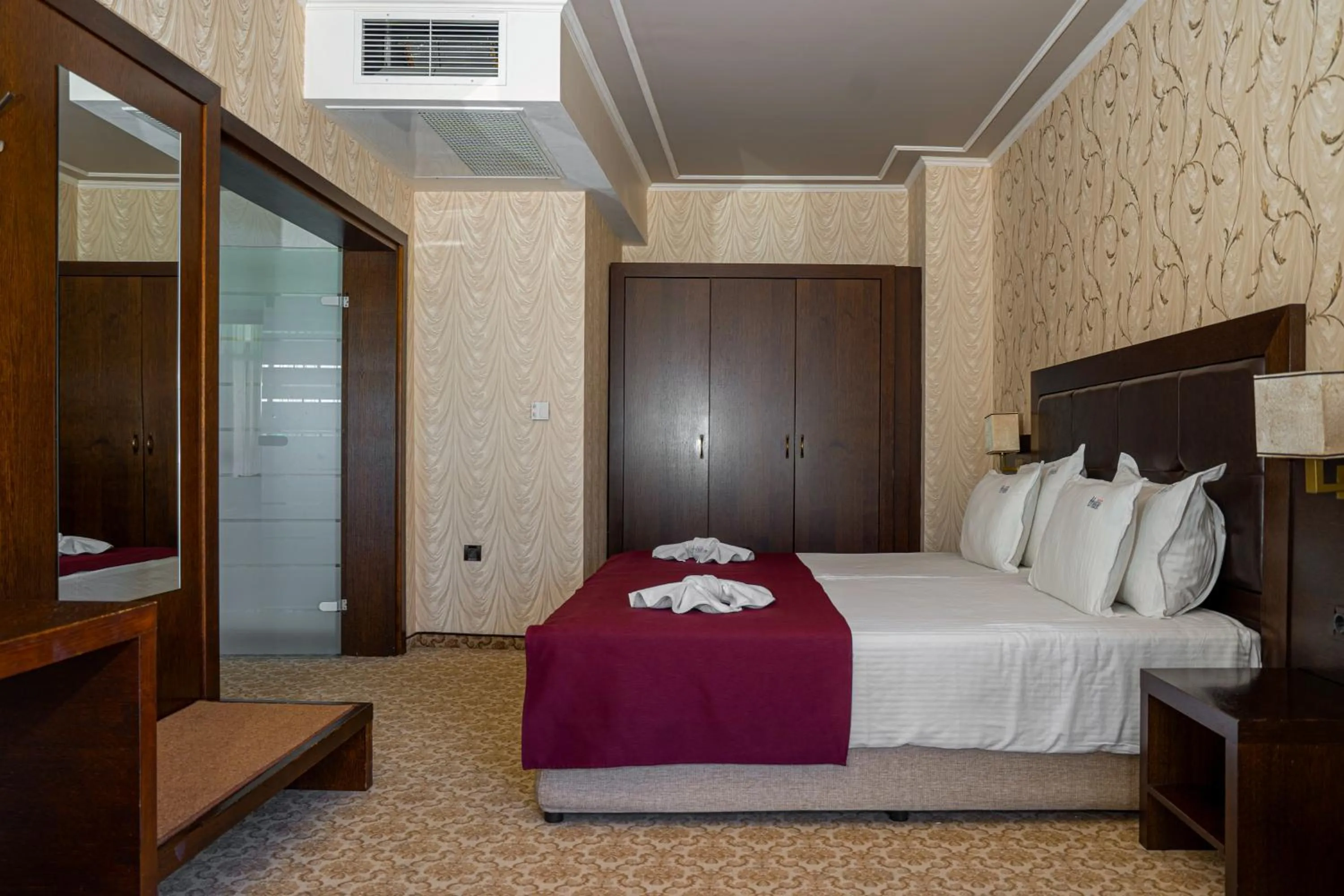 Bed in Hissar Spa Hotel