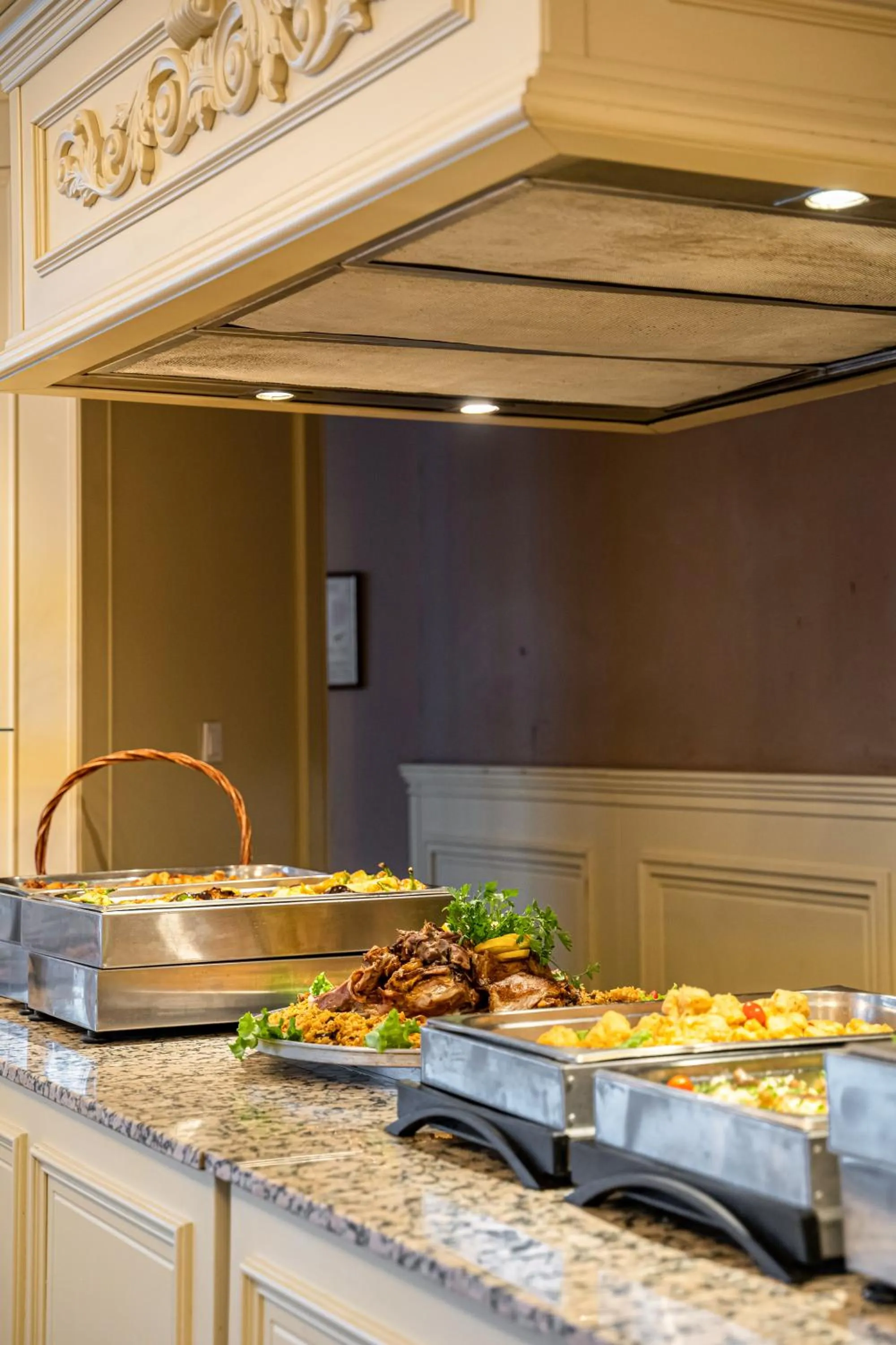 Restaurant/places to eat in Hissar Spa Hotel