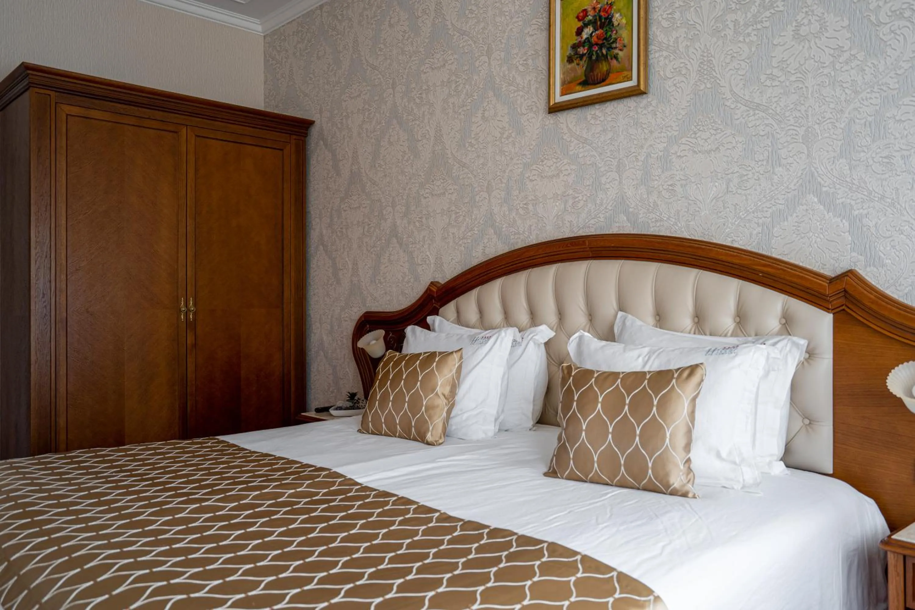 Property building, Bed in Hissar Spa Hotel