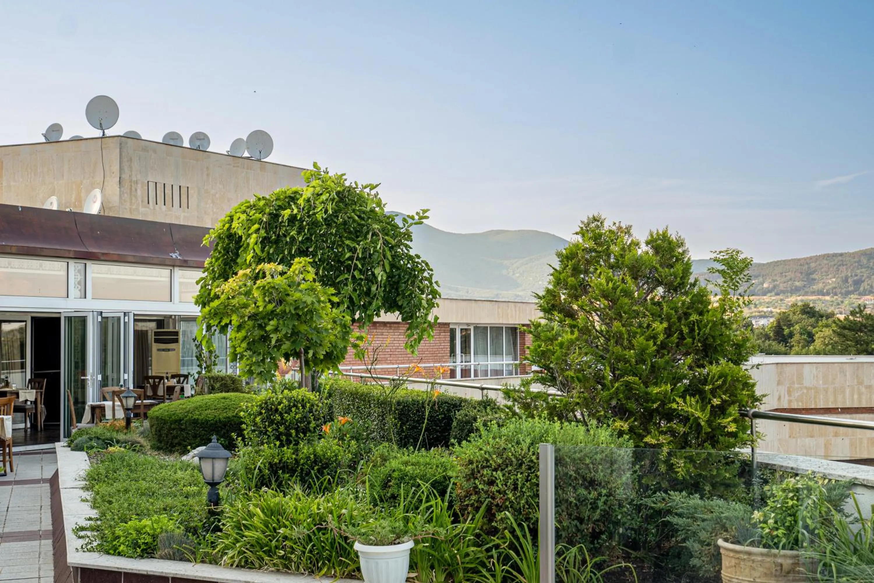 Restaurant/places to eat in Hissar Spa Hotel