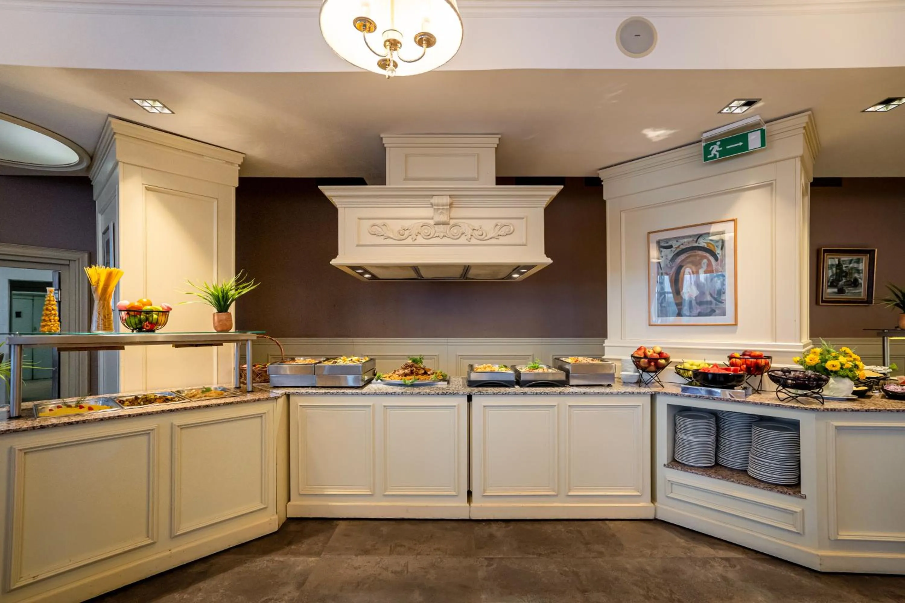 Restaurant/places to eat in Hissar Spa Hotel