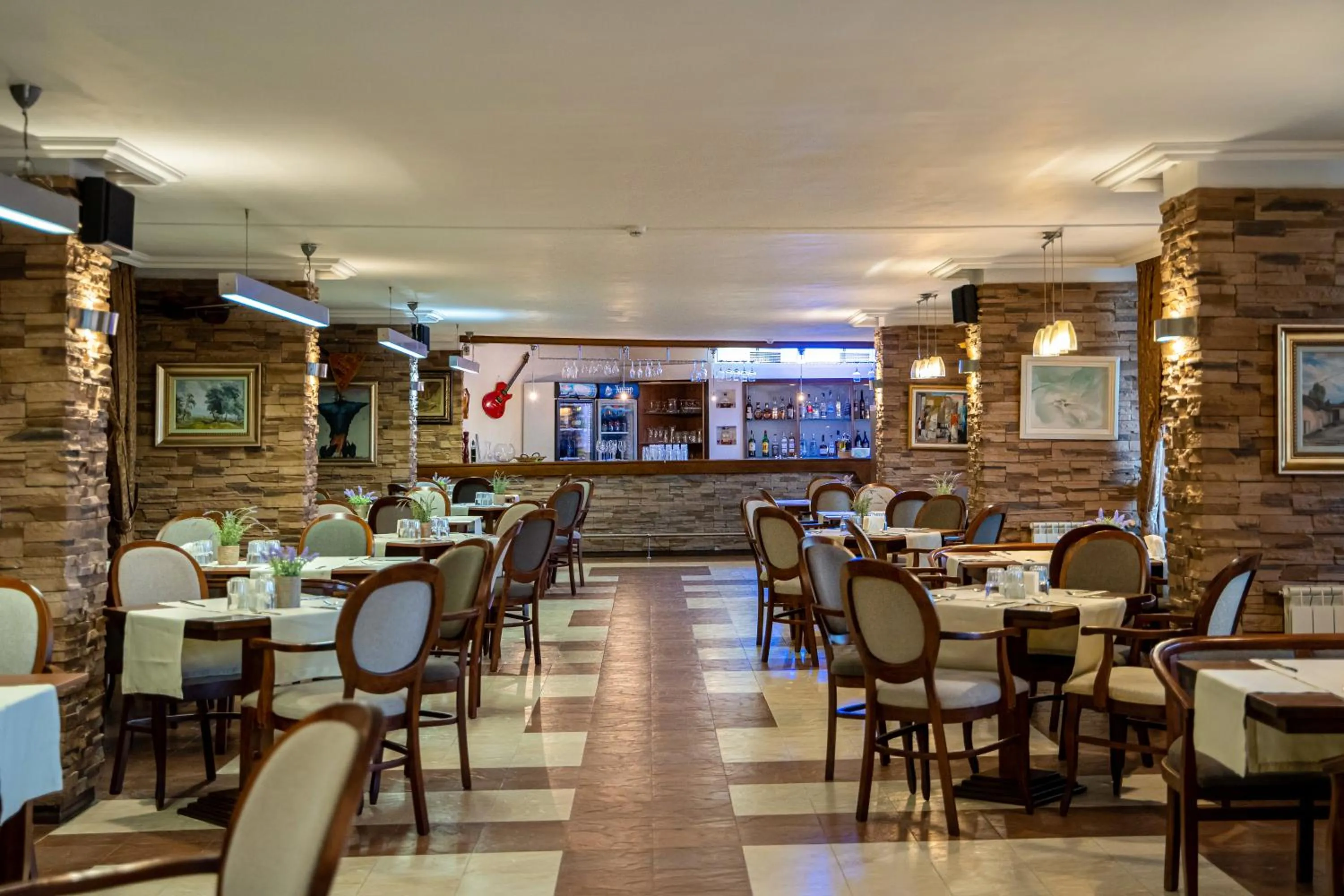 Restaurant/places to eat in Hissar Spa Hotel