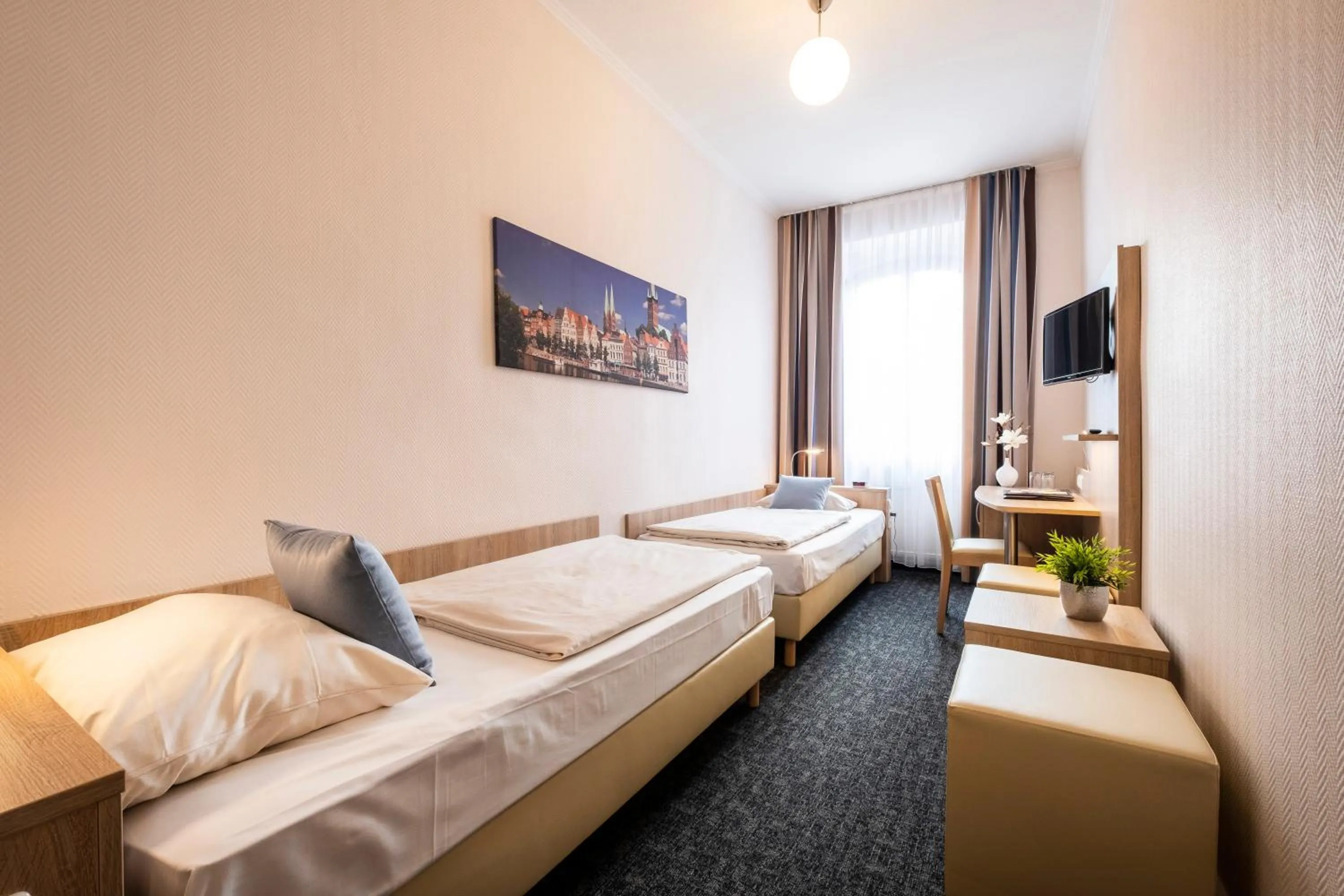 Photo of the whole room, Bed in Hotel Jensen