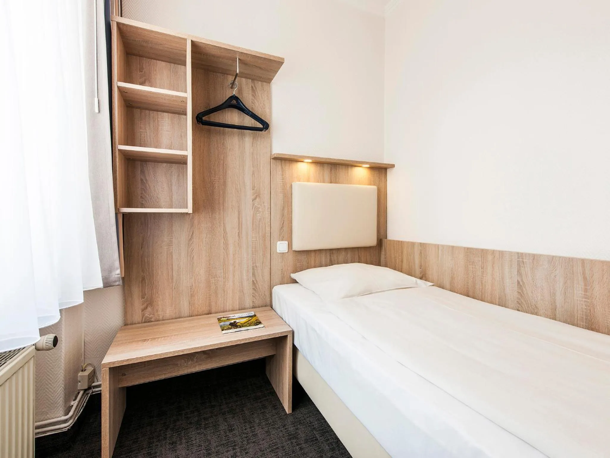 Photo of the whole room, Bed in Hotel Jensen