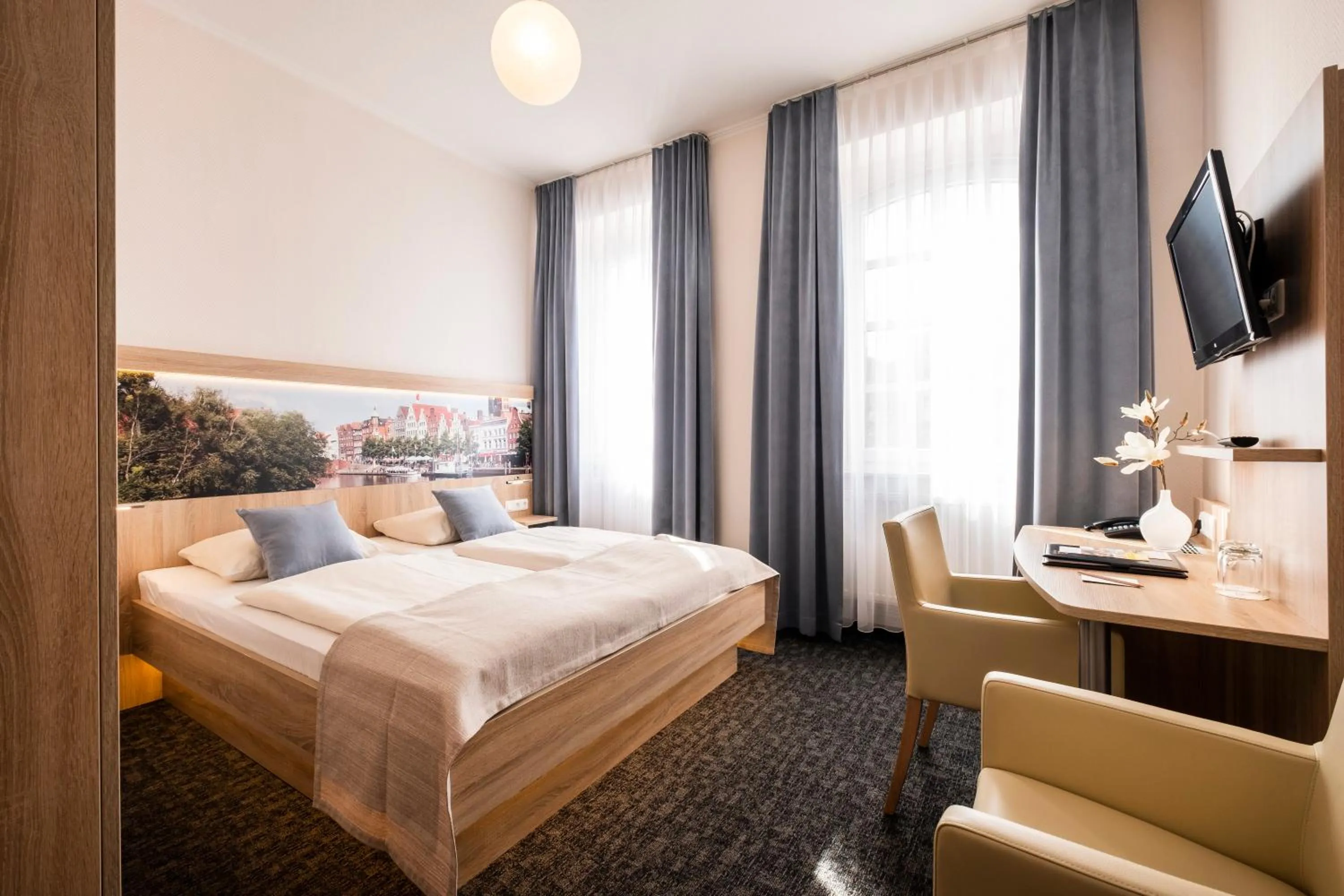 Photo of the whole room, Bed in Hotel Jensen