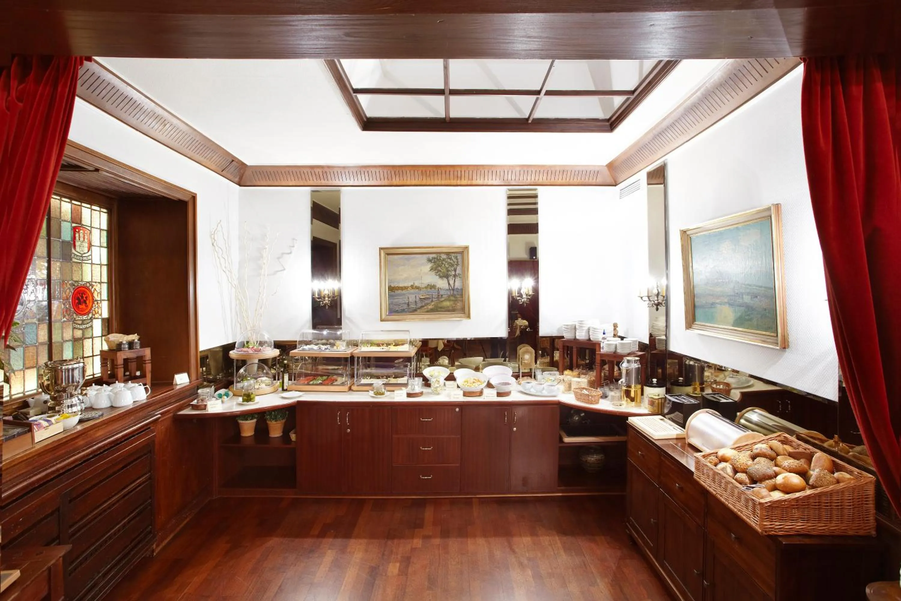 Restaurant/places to eat in Hotel Jensen