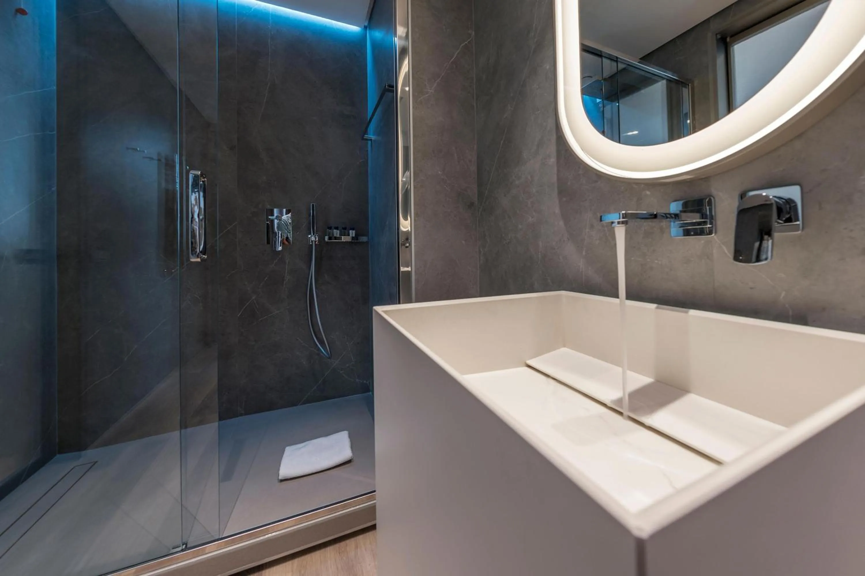 Bathroom in The Regency, Rome, a Tribute Portfolio Hotel