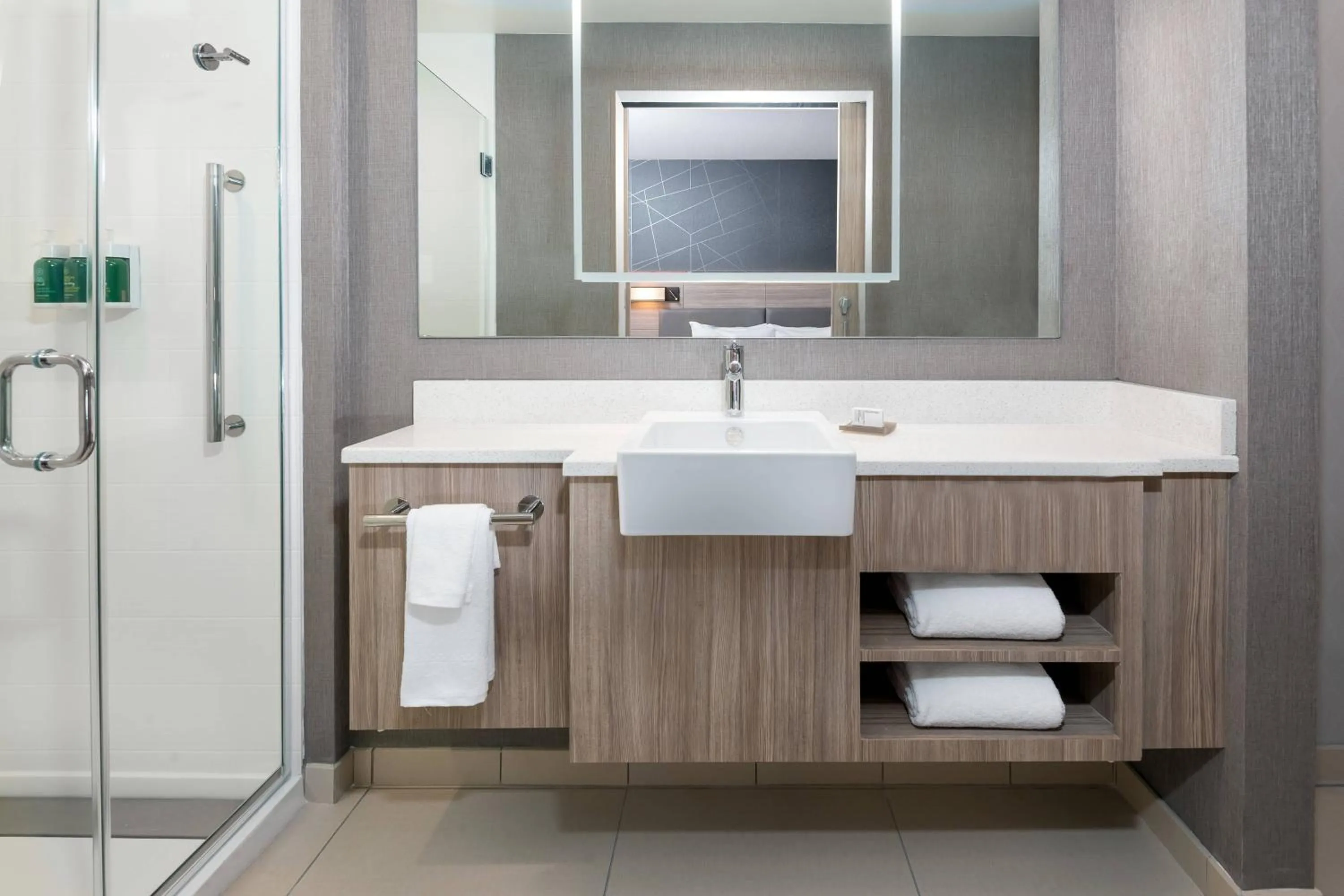 Bathroom in SpringHill Suites Lakeland