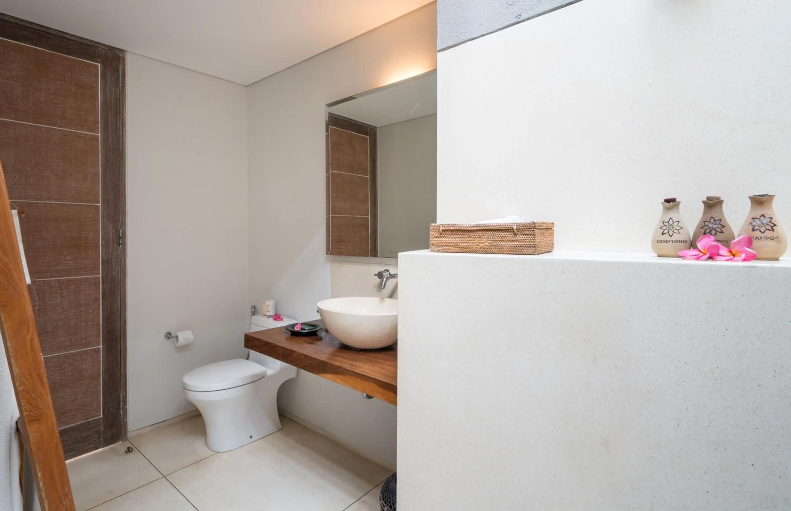 Toilet in Svarga Resort Lombok