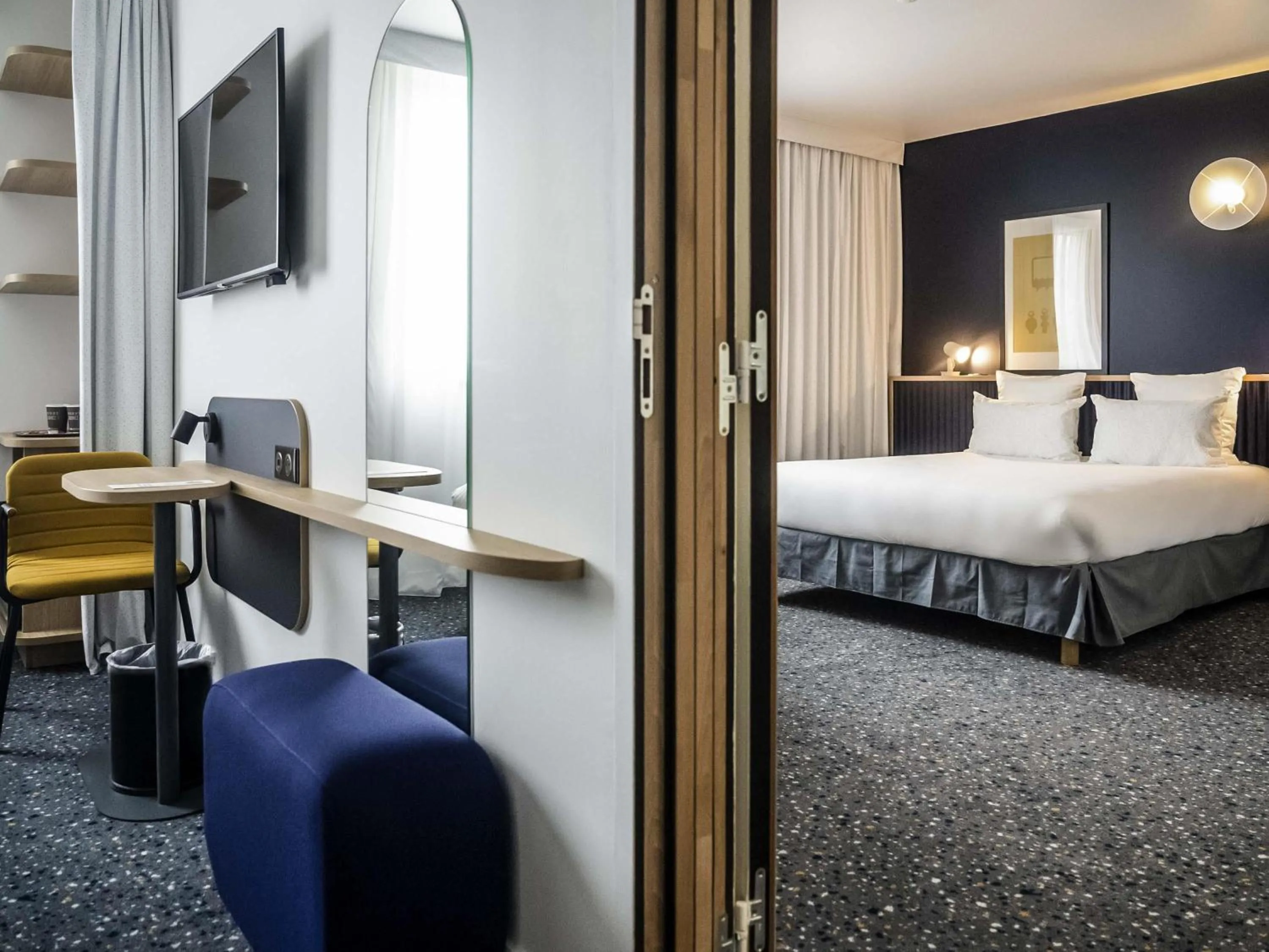 Bedroom, Bed in ibis Styles Paris Romainville