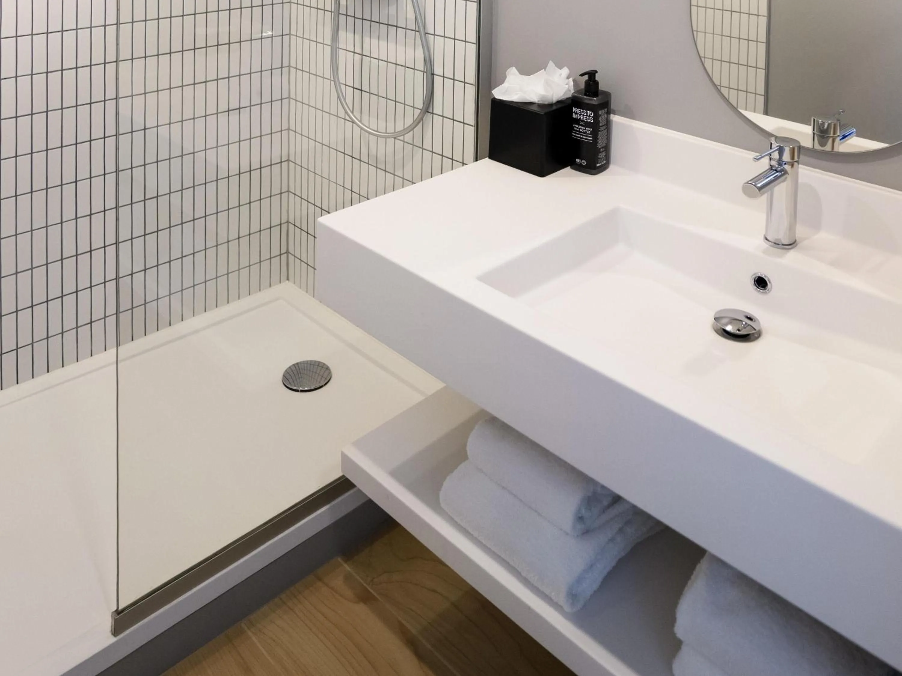 Bedroom in ibis Styles Paris Romainville