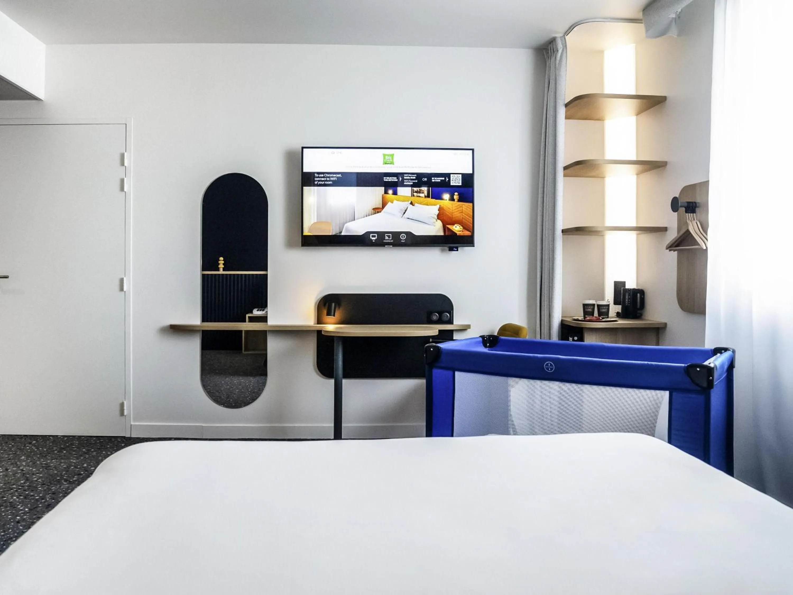 Bedroom, Bed in ibis Styles Paris Romainville