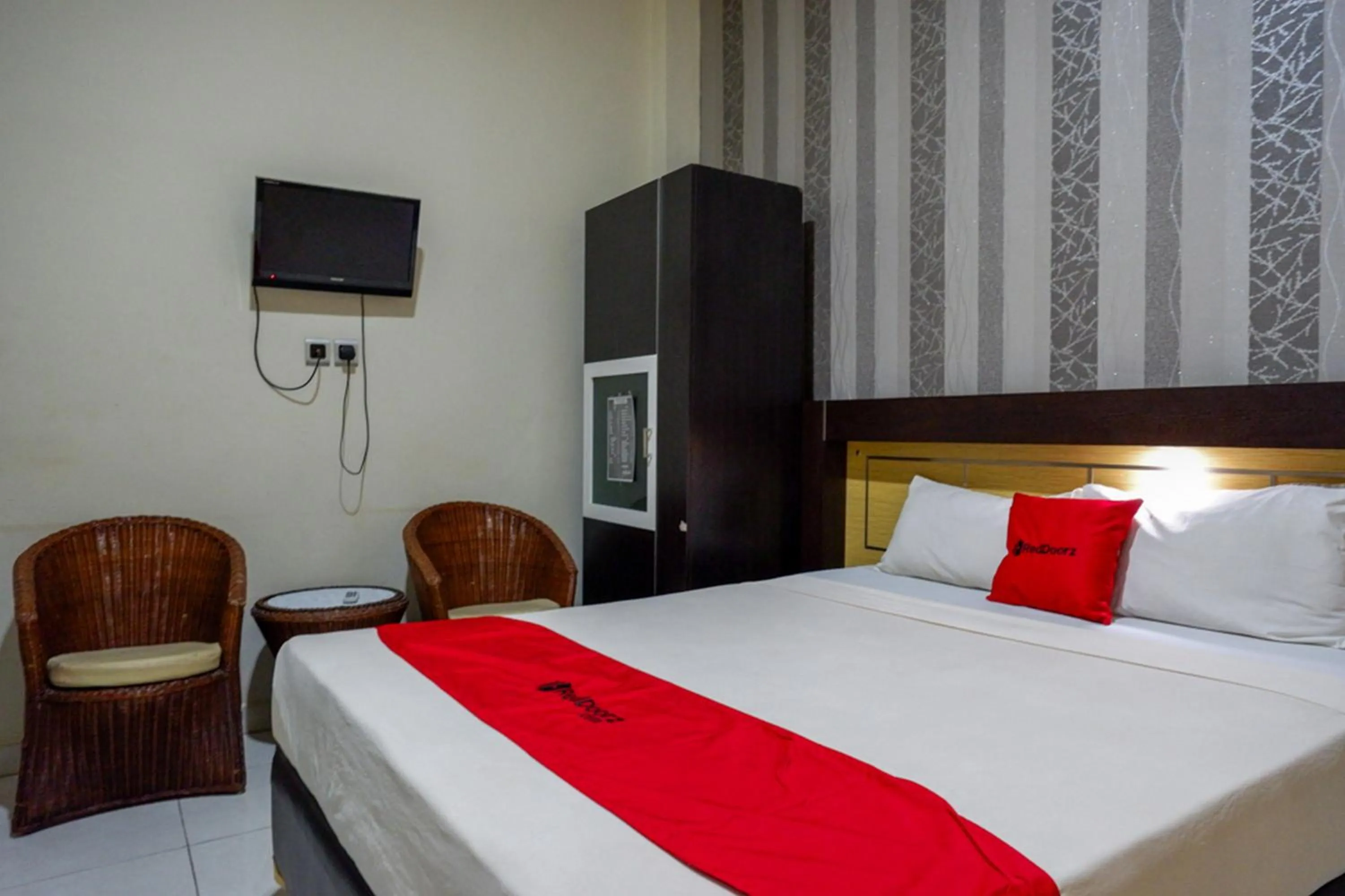 Bed in RedDoorz @ Hotel Bumi Palupy