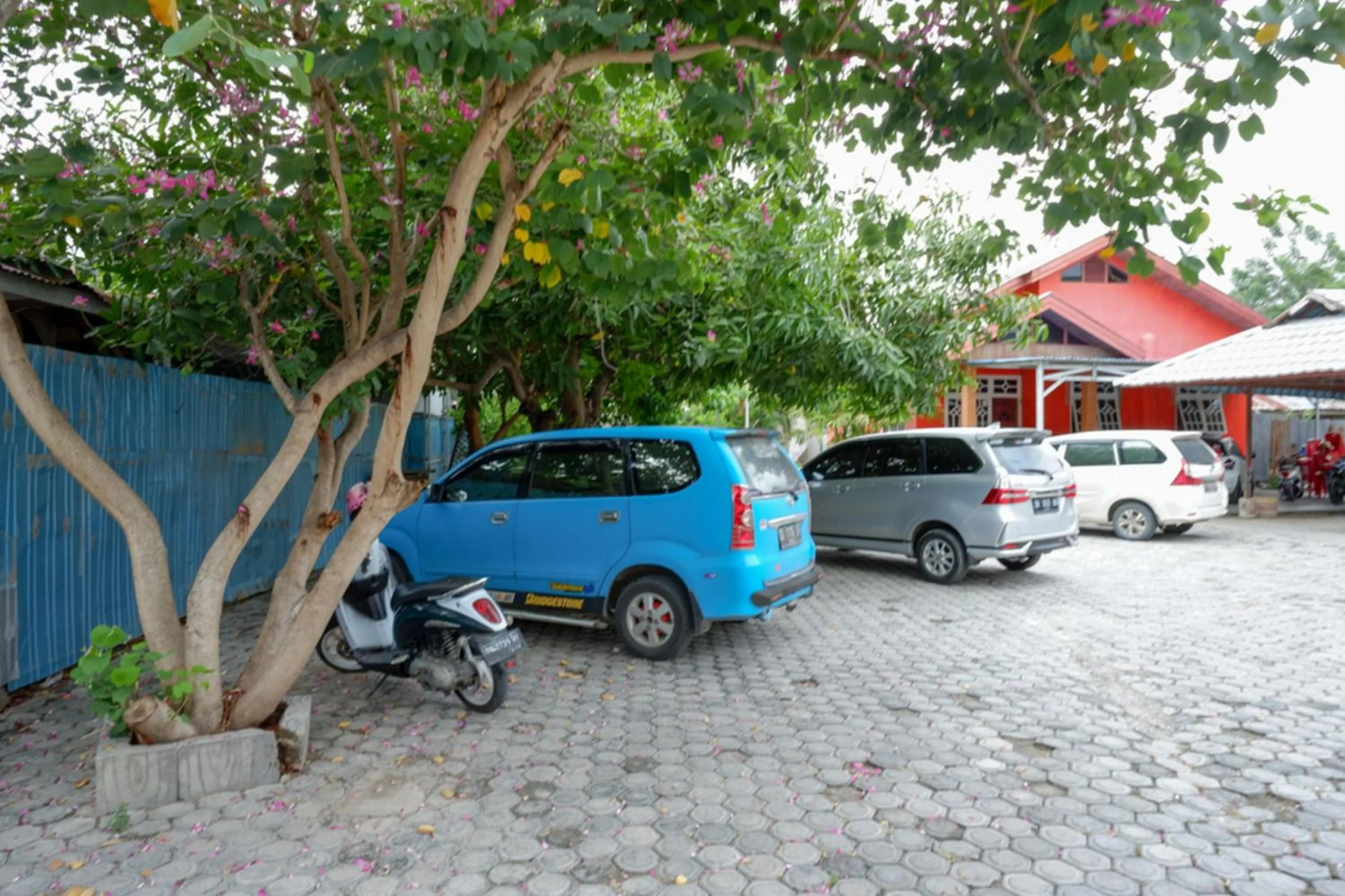 RedDoorz @ Hotel Bumi Palupy