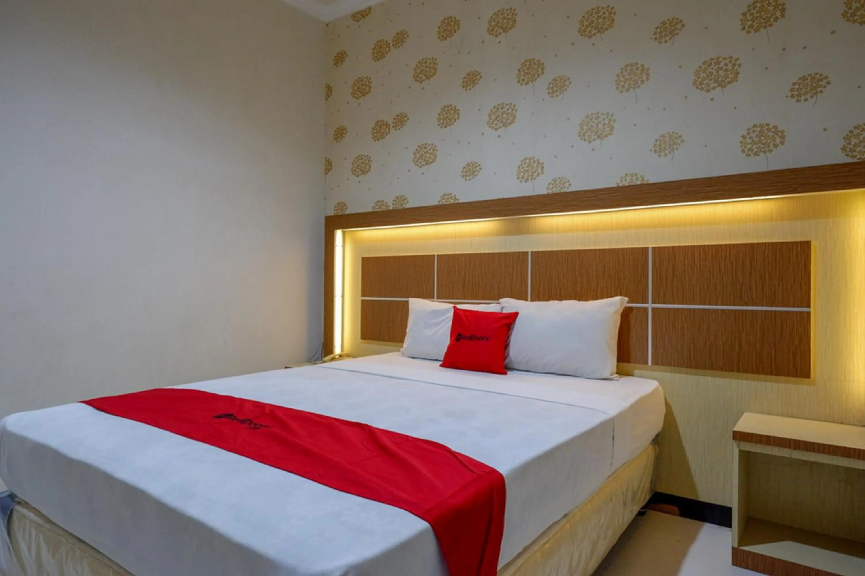 Bed in RedDoorz @ Hotel Bumi Palupy