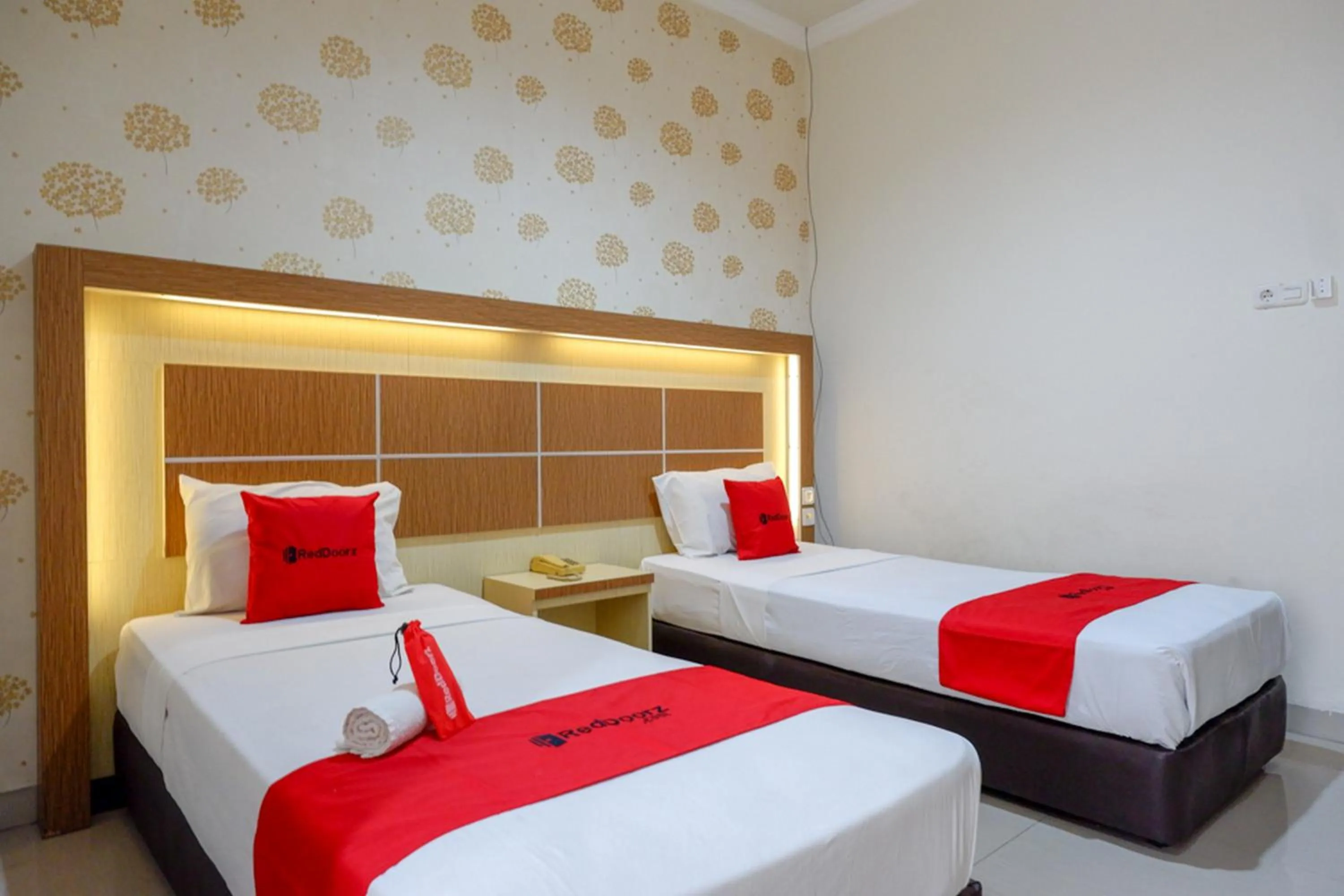 Bed in RedDoorz @ Hotel Bumi Palupy