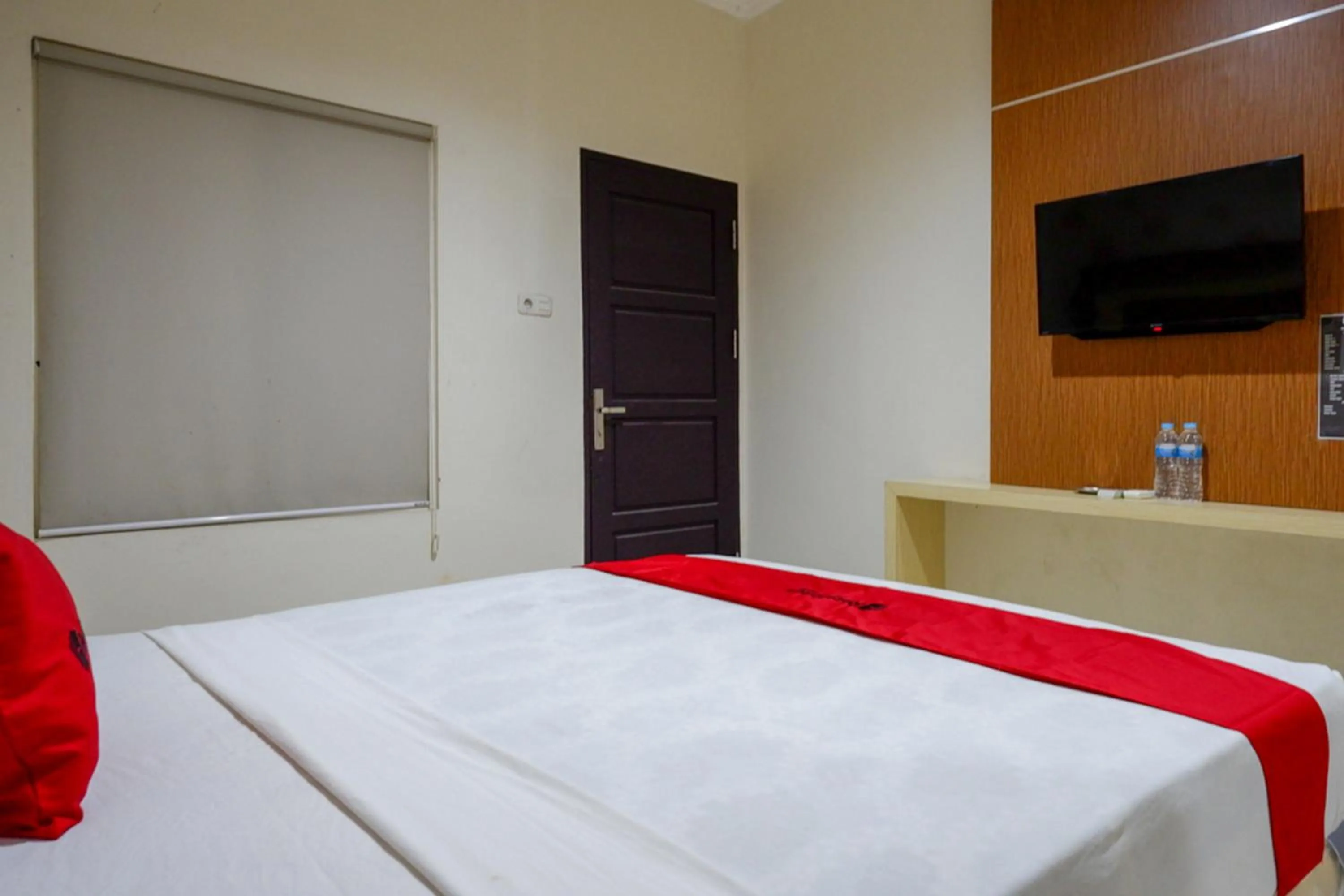 Bed in RedDoorz @ Hotel Bumi Palupy
