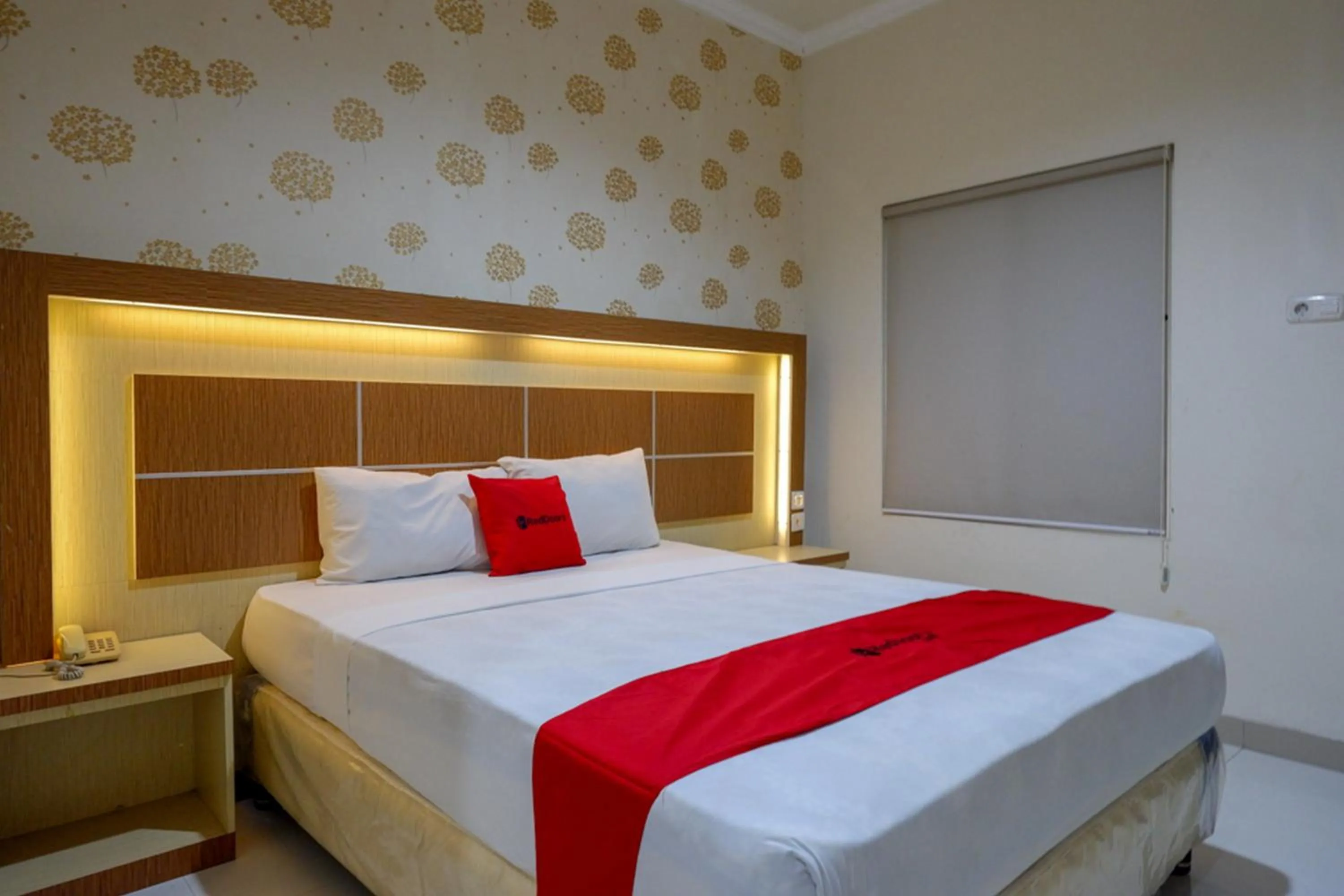 Bed in RedDoorz @ Hotel Bumi Palupy